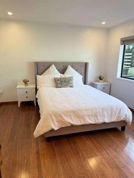 Sweet 9km To Airport Near New * Auckland