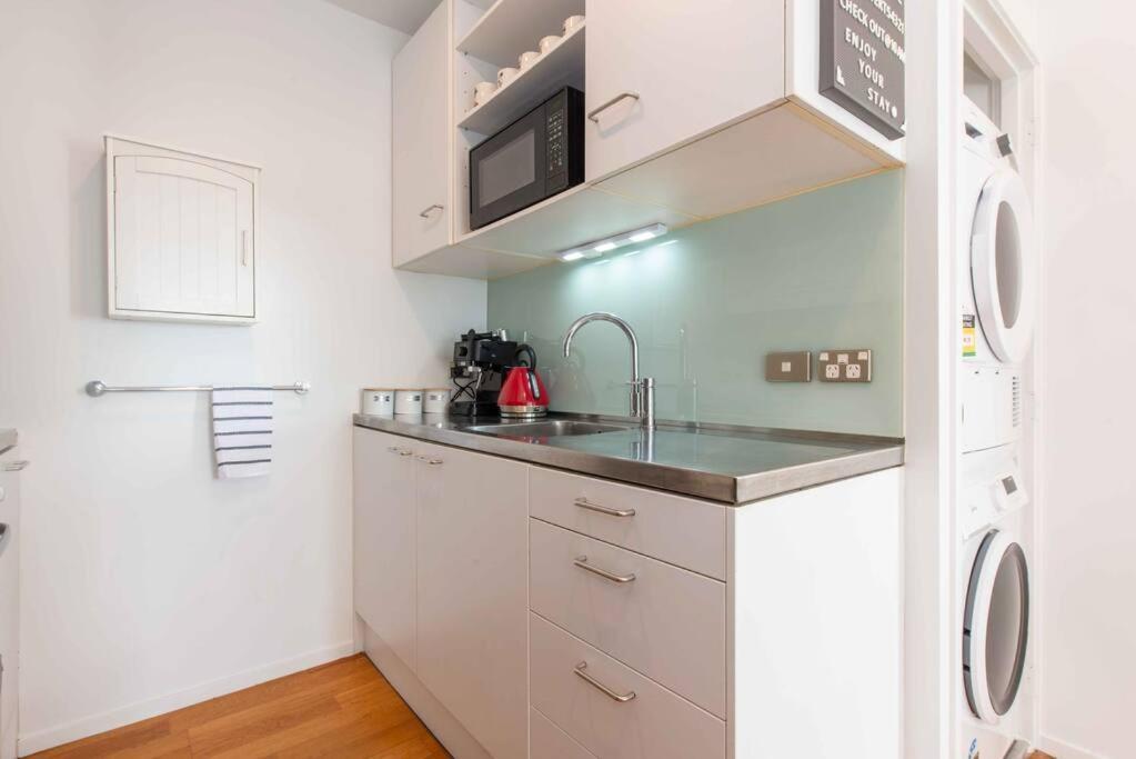 Character In Downtown Apartment Auckland