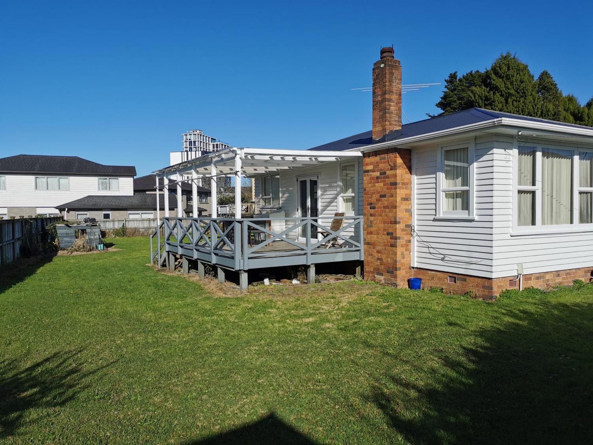 Villa White Weather Board House *