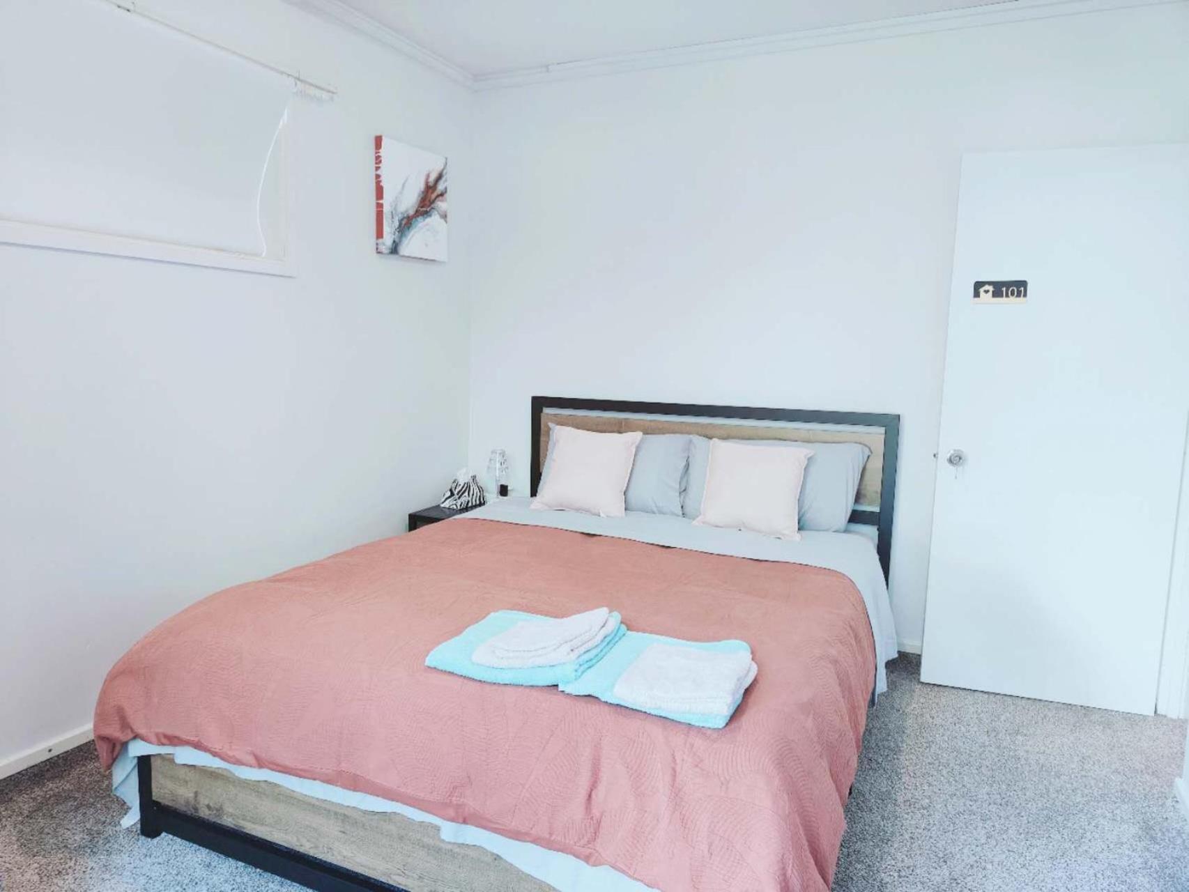 Sunny Cosy In Garden Bush View Bed & Breakfast Auckland