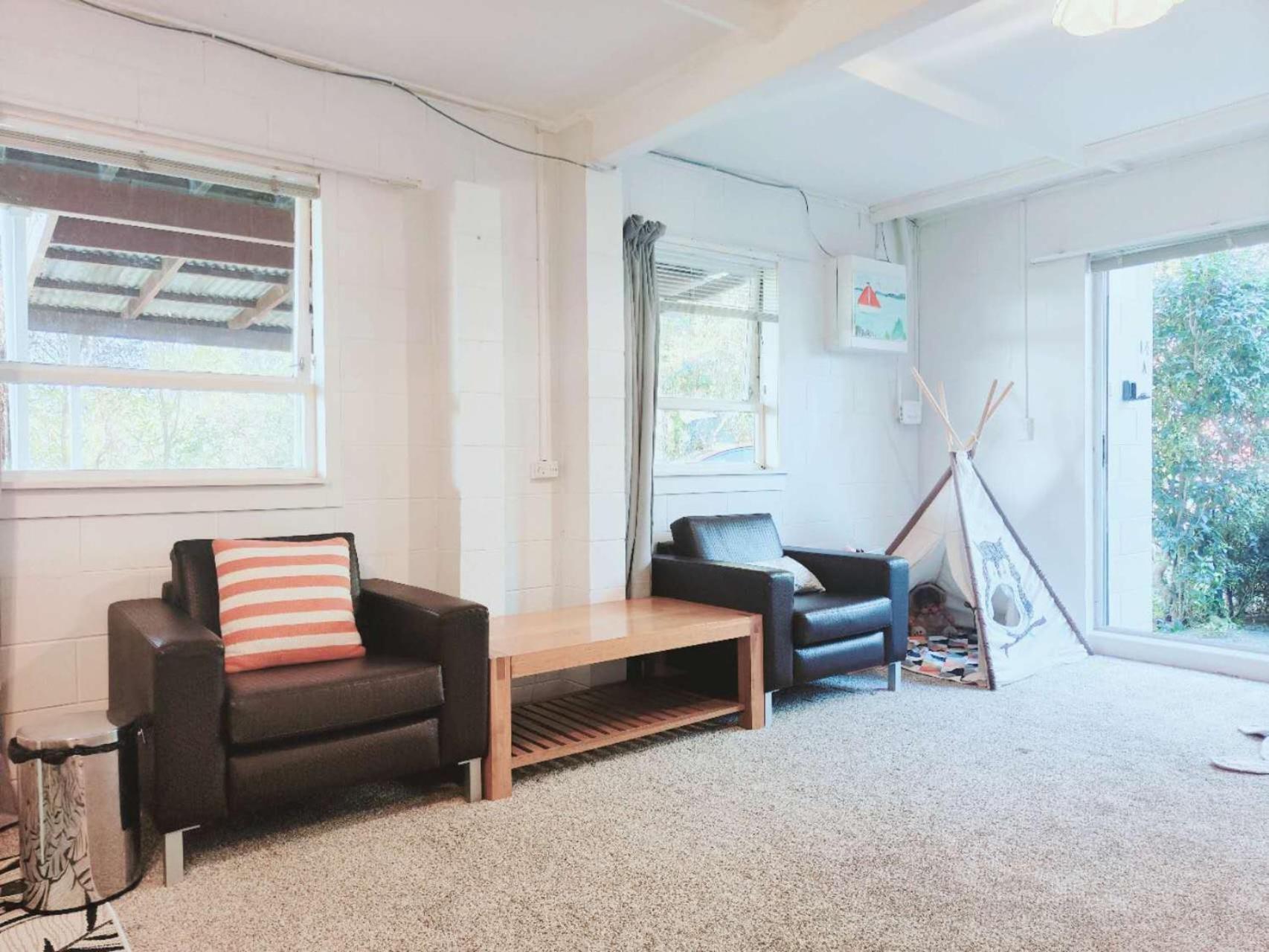 Sunny Cosy In Garden Bush View Bed & Breakfast