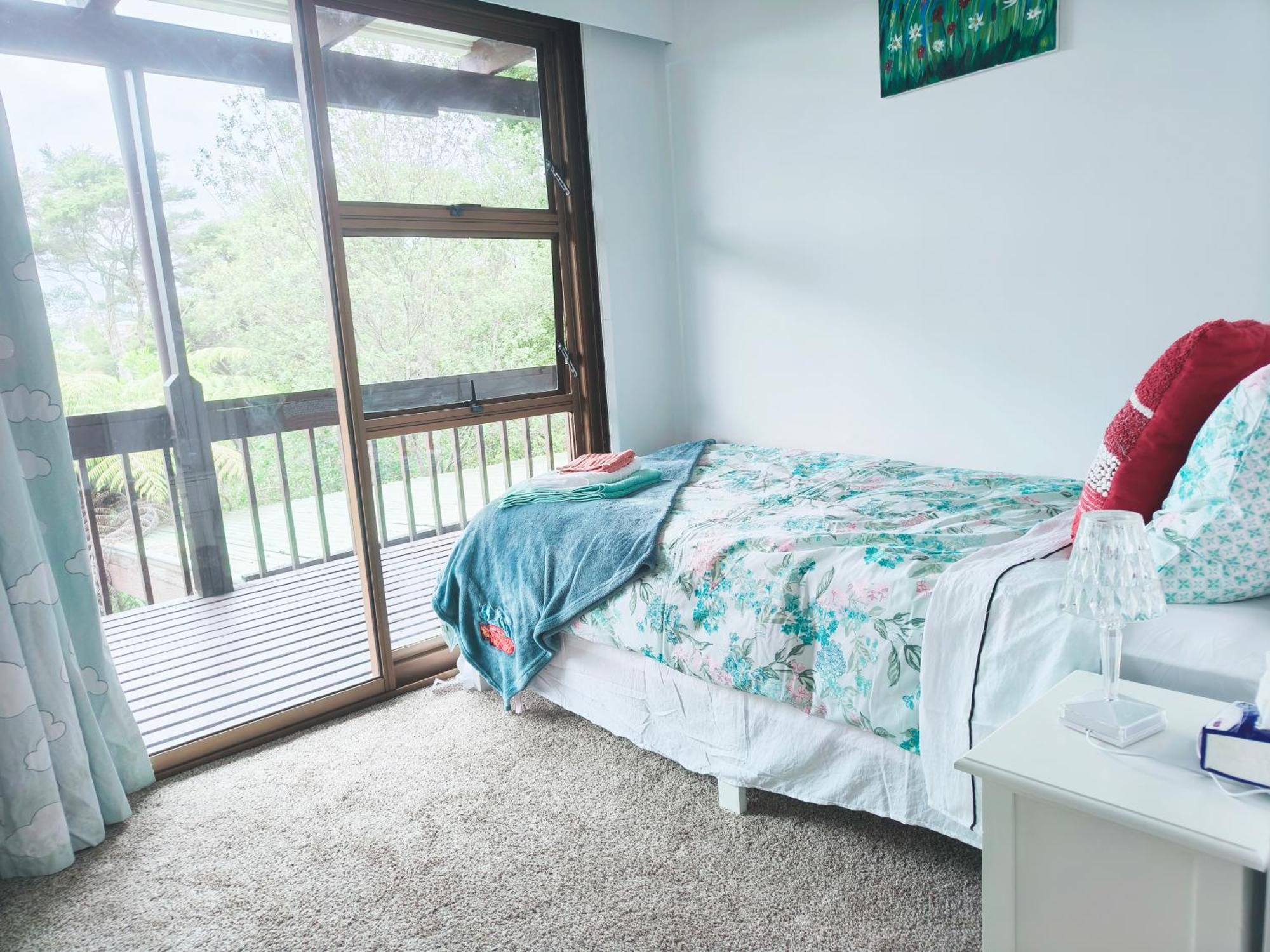 Sunny Cosy In Garden Bush View Bed & Breakfast *