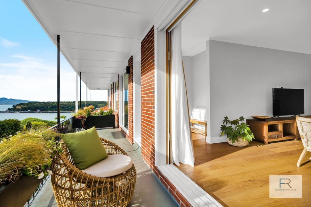 Executive On Paritai Holiday home Auckland