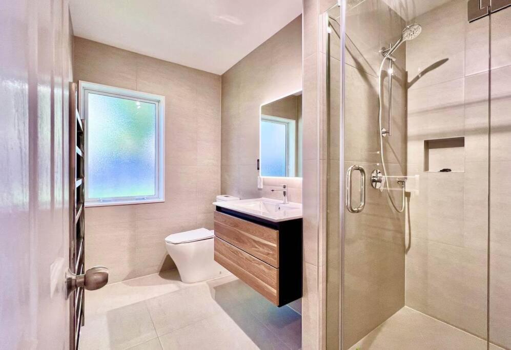 Two Bedroom With Private Entrance In Convenient Location Homestay *
