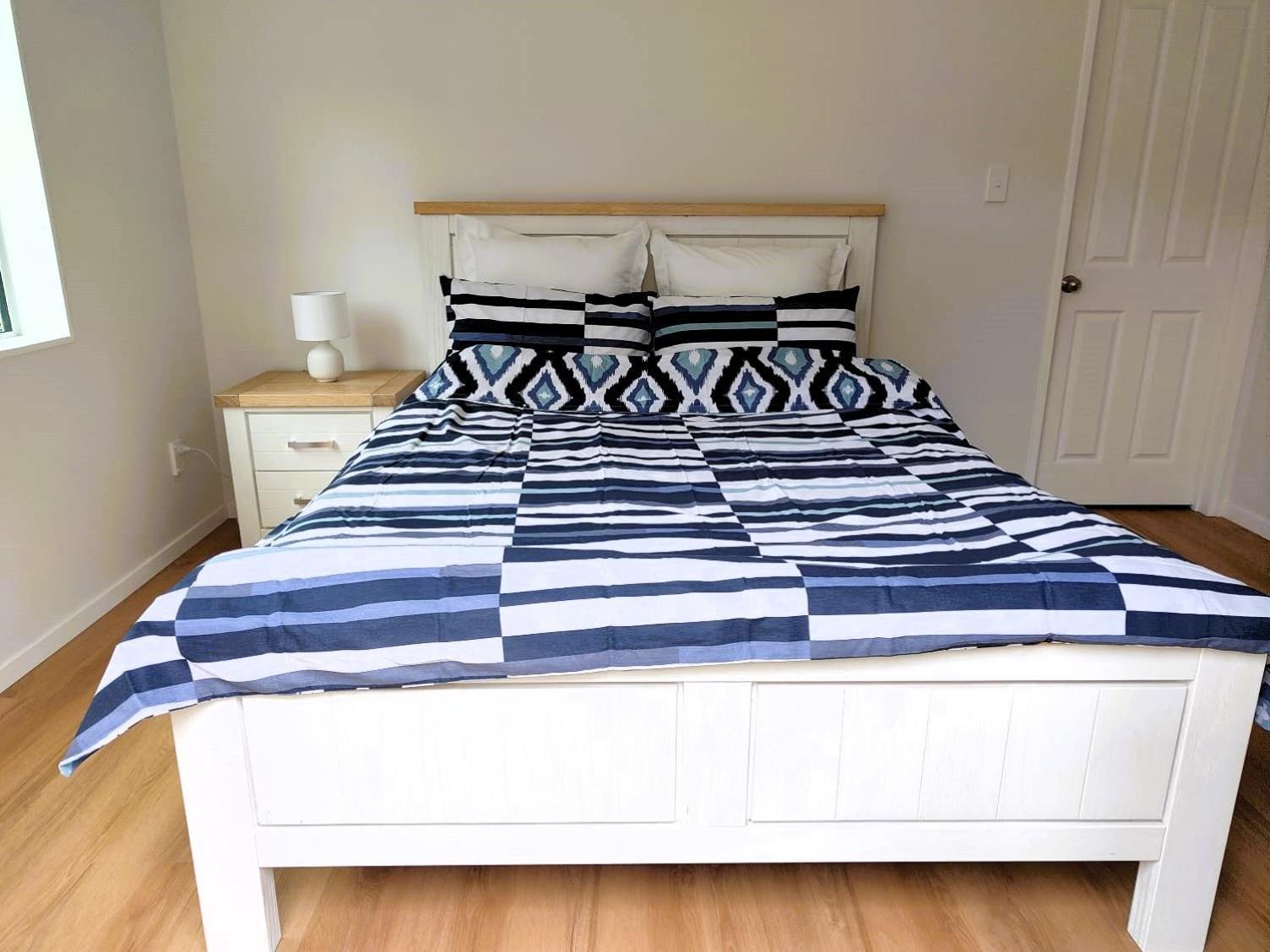 Two Bedroom With Private Entrance In Convenient Location Auckland