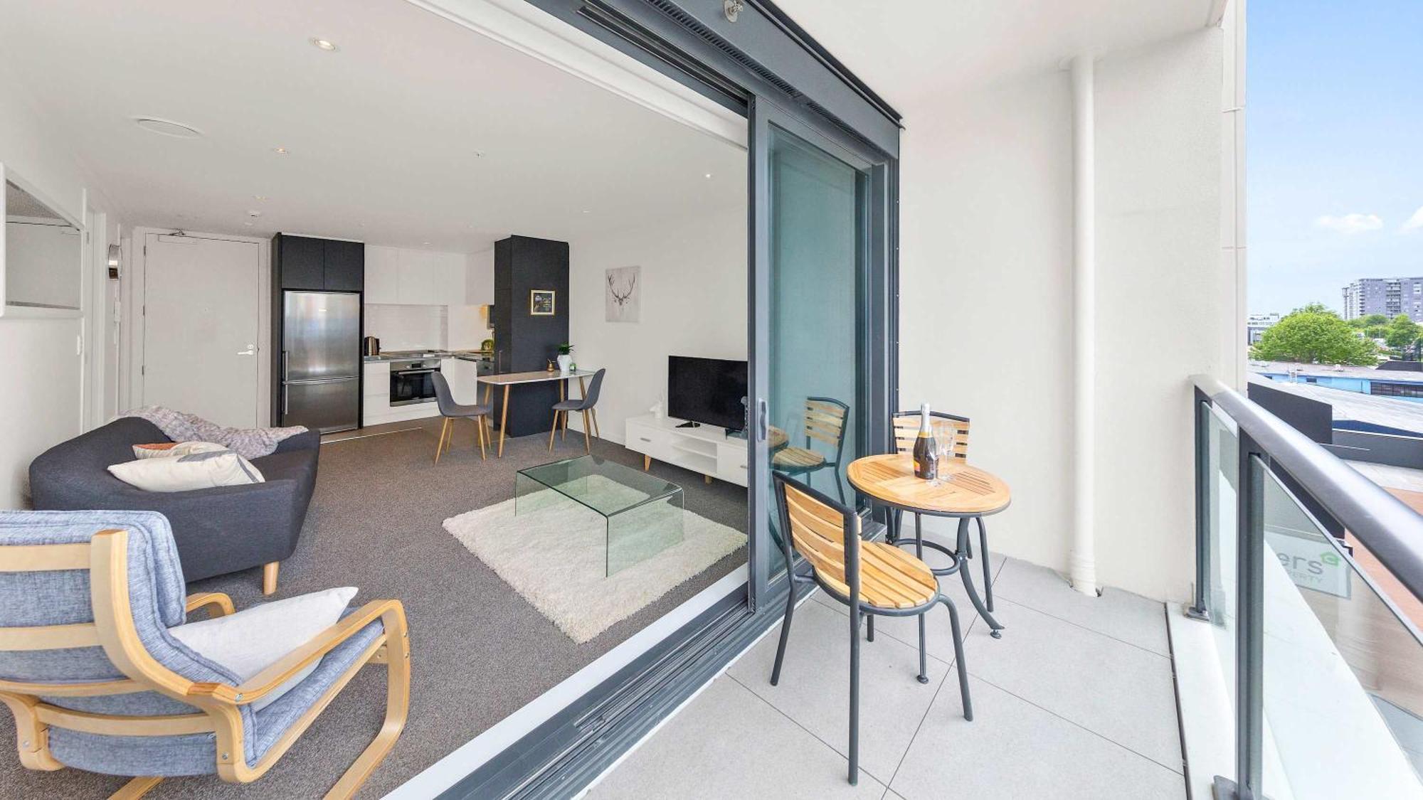 Apartment Courtyard View Private Auckland