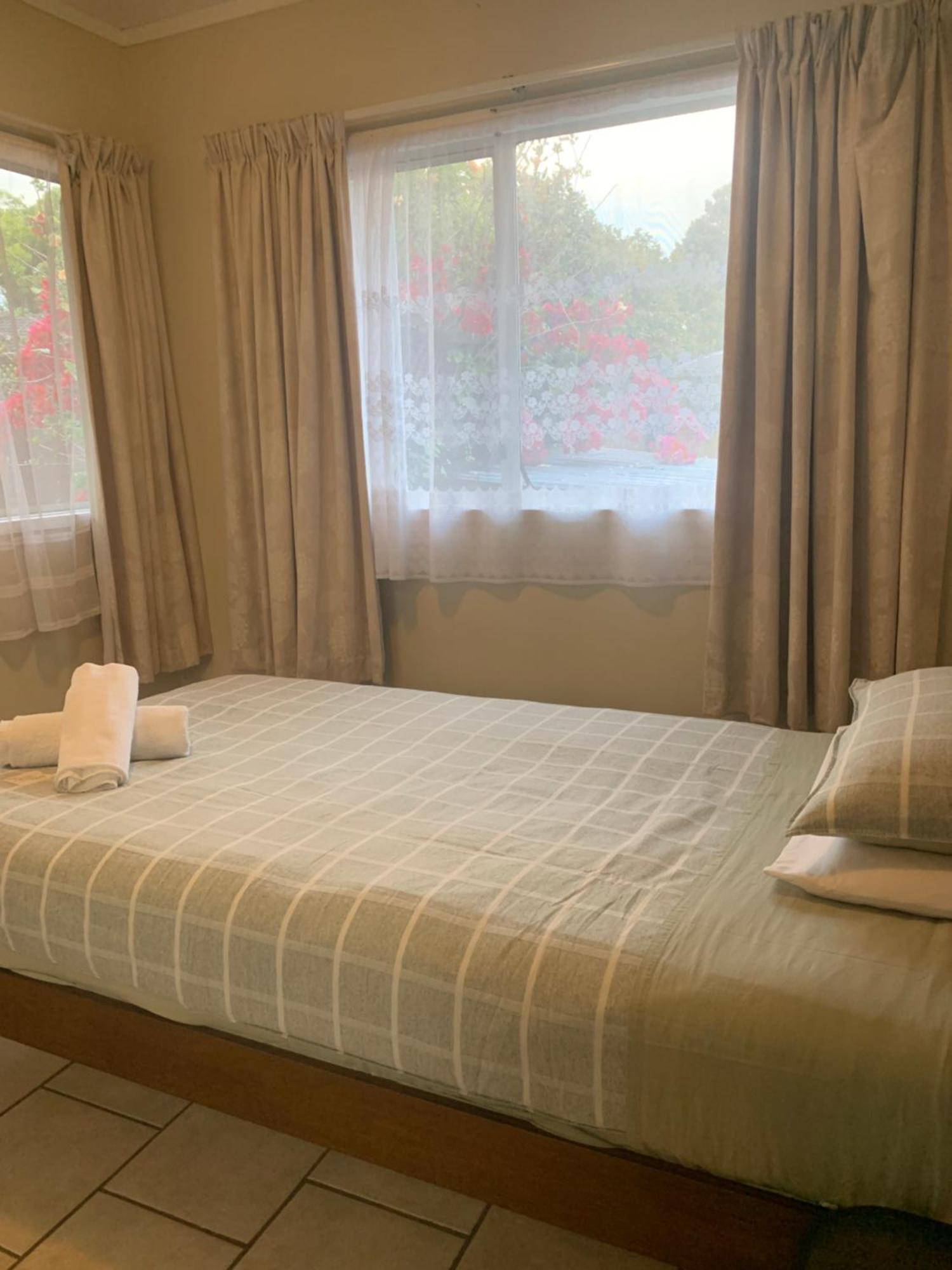 Single * Auckland