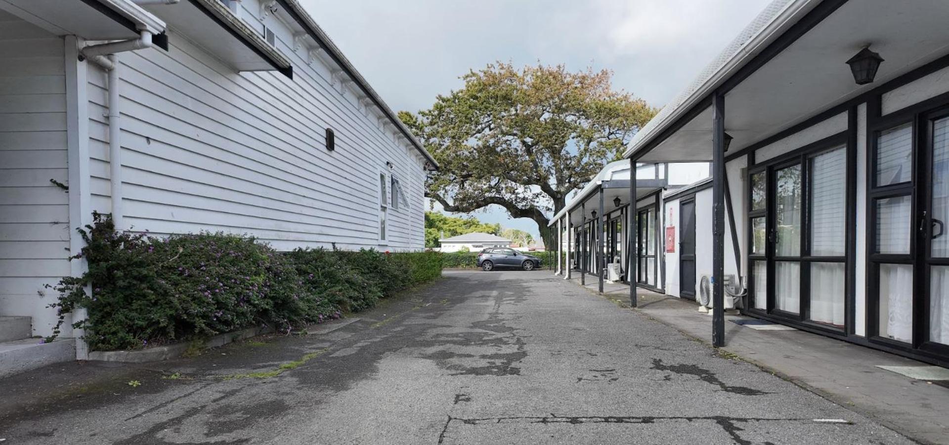 Knightsbridge Motor Motel