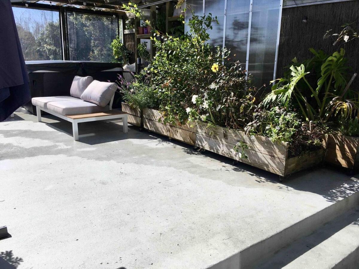 Apartment Luxury Townhouse With Aircon, Huge Balcony & Hot Tub *
