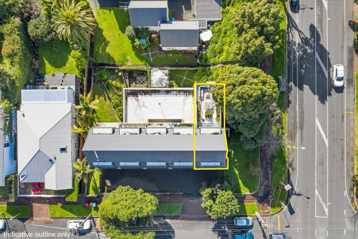 Luxury Townhouse With Aircon, Huge Balcony & Hot Tub Apartment *