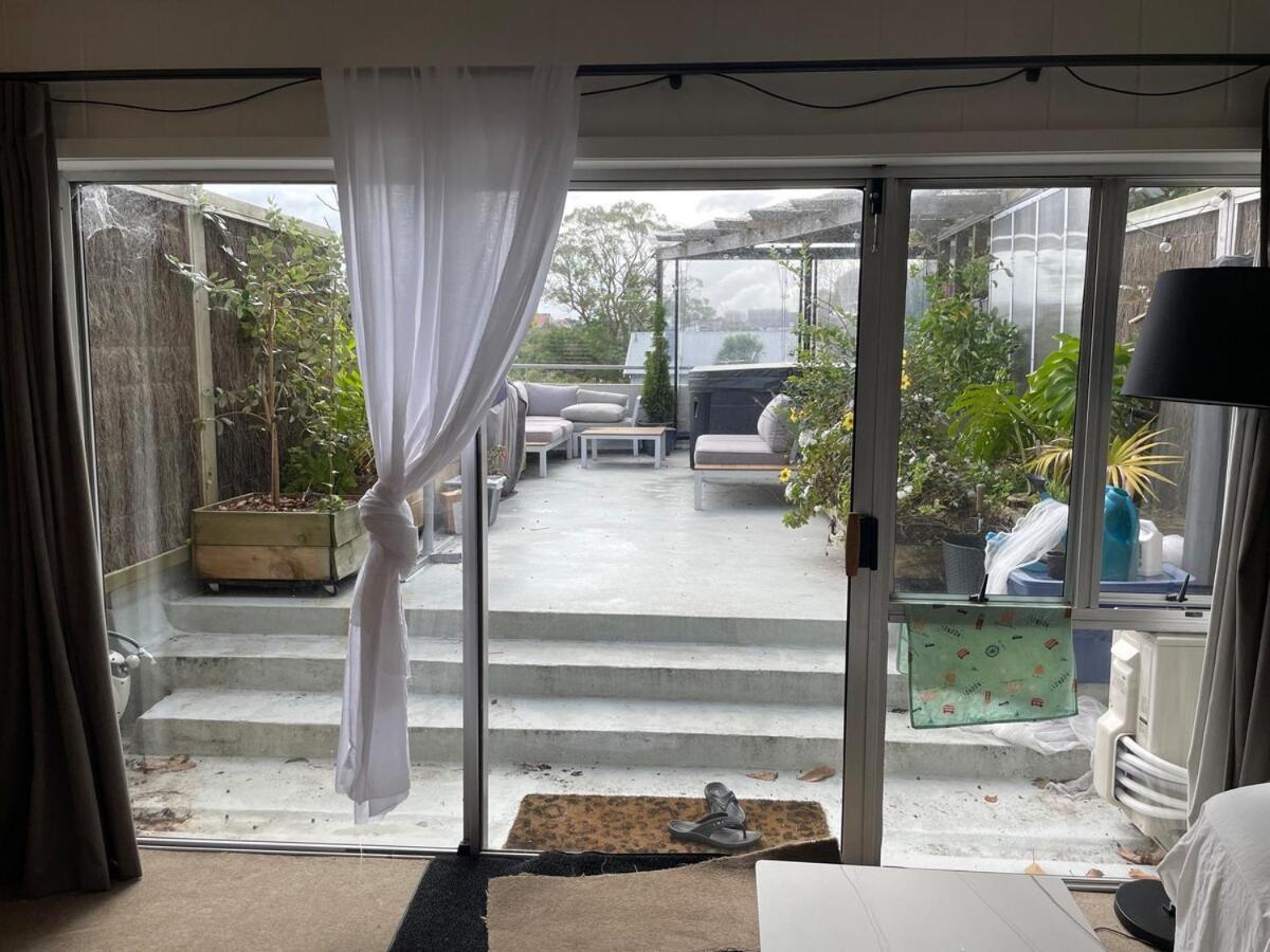 Luxury Townhouse With Aircon, Huge Balcony & Hot Tub *