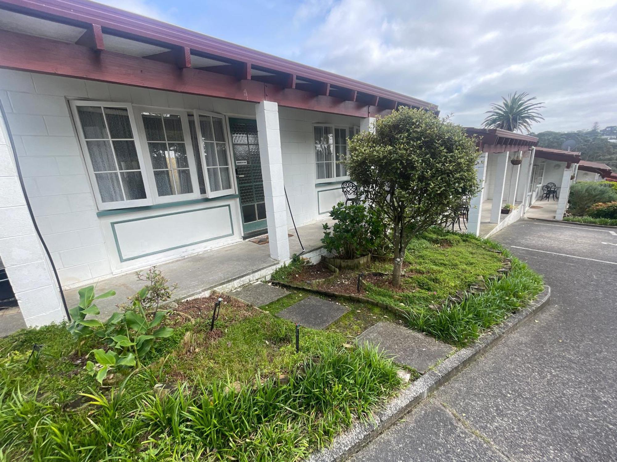 Hotel Browns Bay Olive Tree - Pet Friendly Family