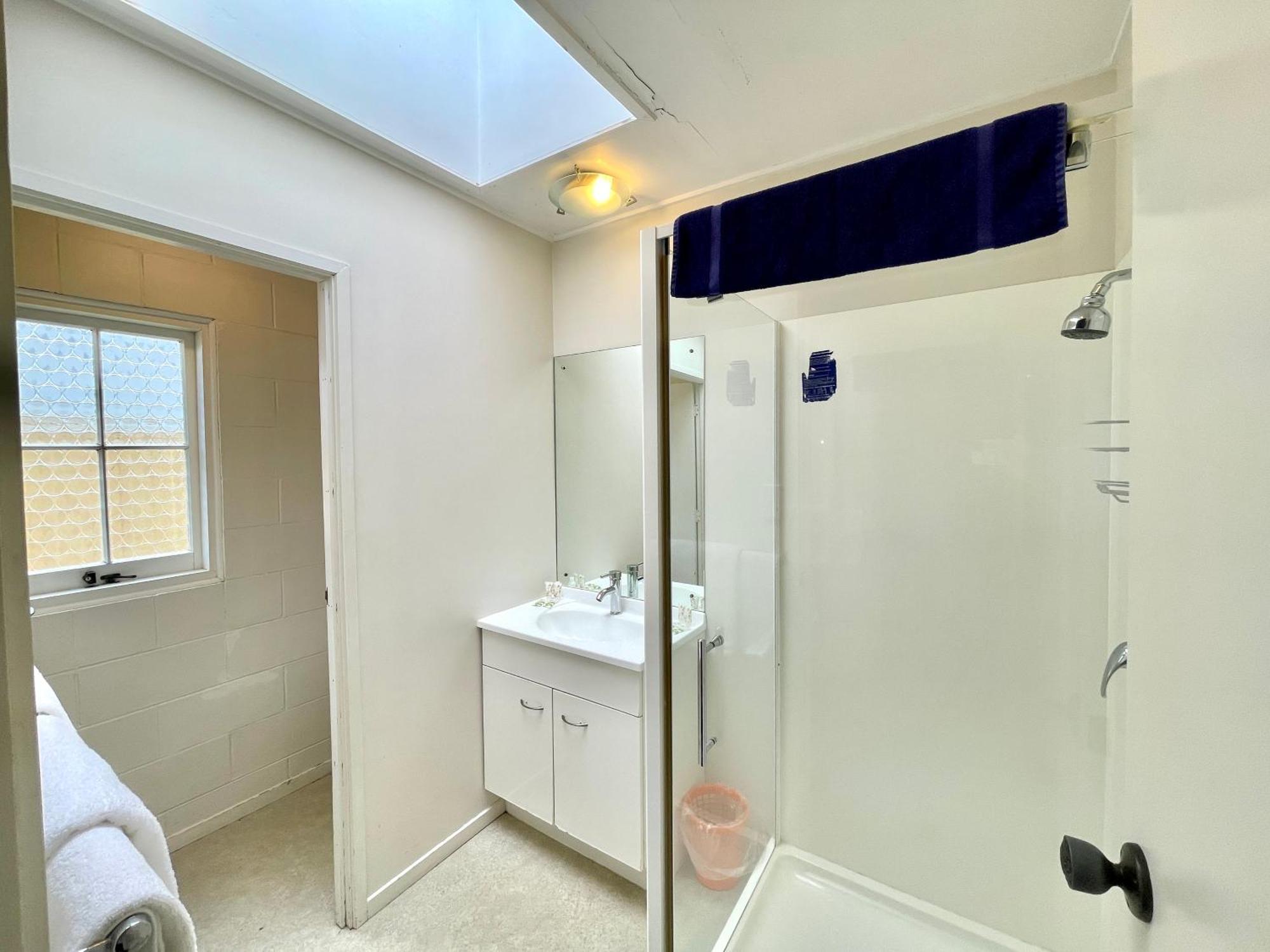 Browns Bay Olive Tree - Pet Friendly Family * Auckland