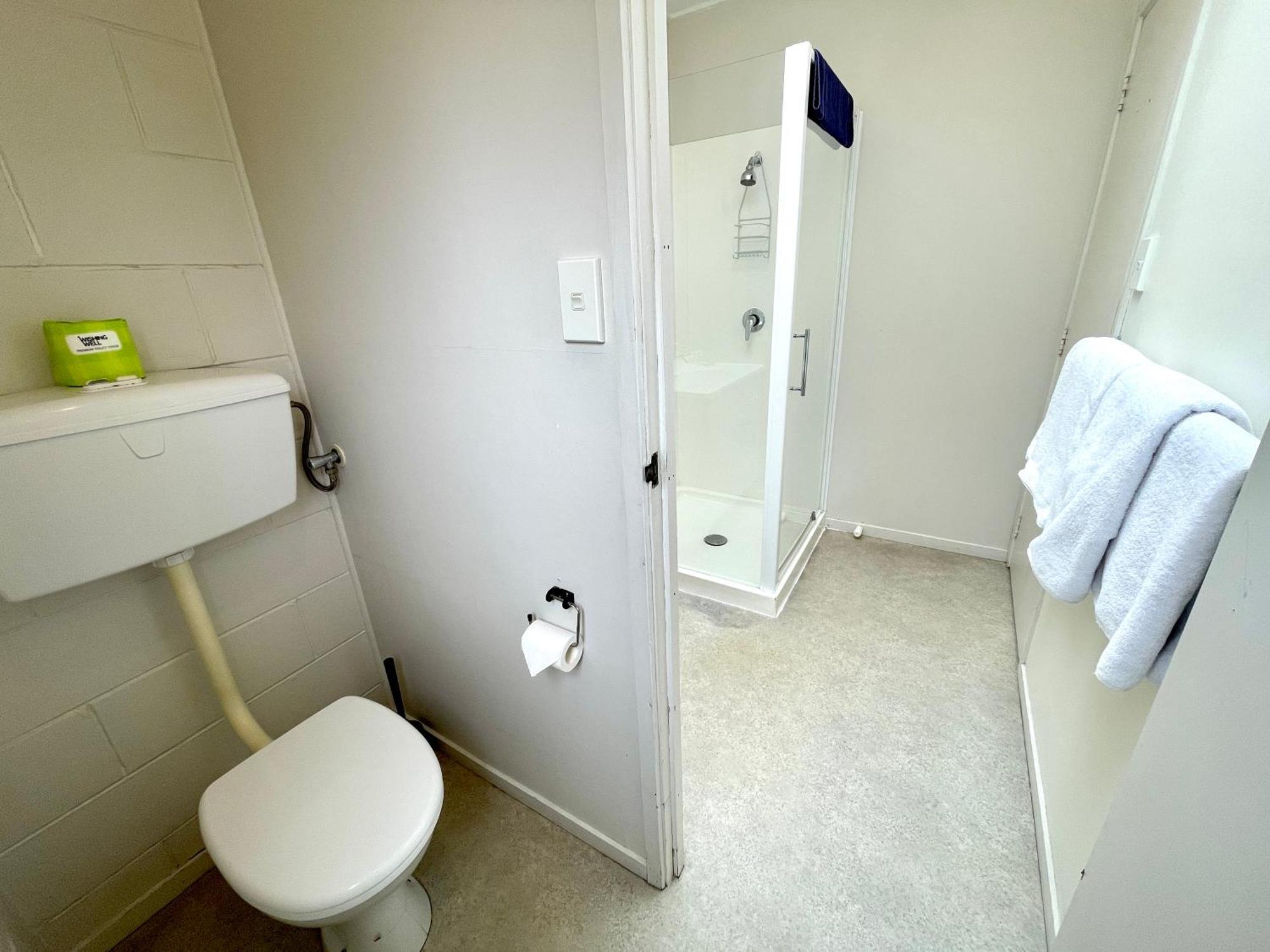 Browns Bay Olive Tree - Pet Friendly Family Hotel *