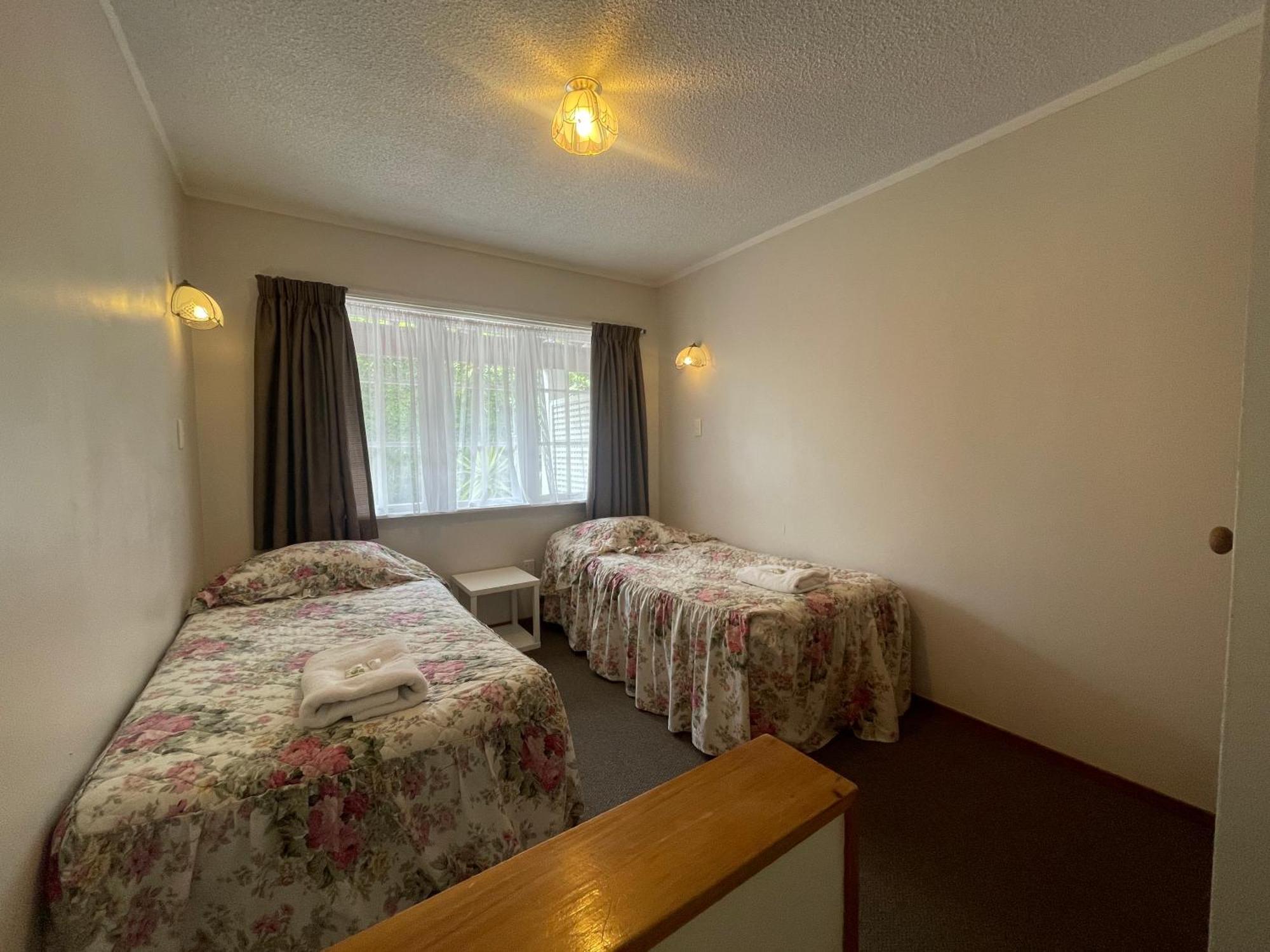 Browns Bay Olive Tree - Pet Friendly Family Hotel