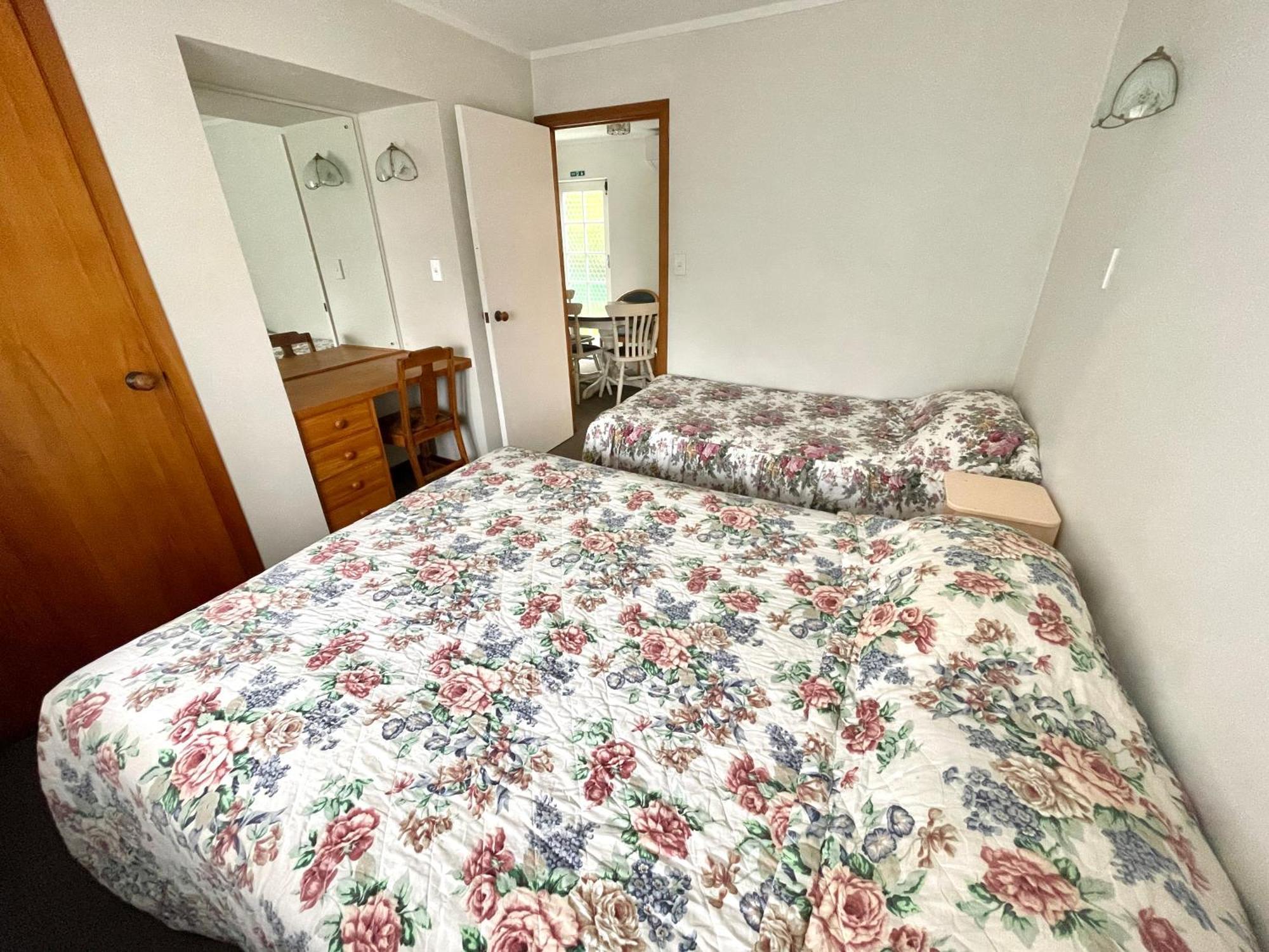 Browns Bay Olive Tree - Pet Friendly Family Hotel Auckland