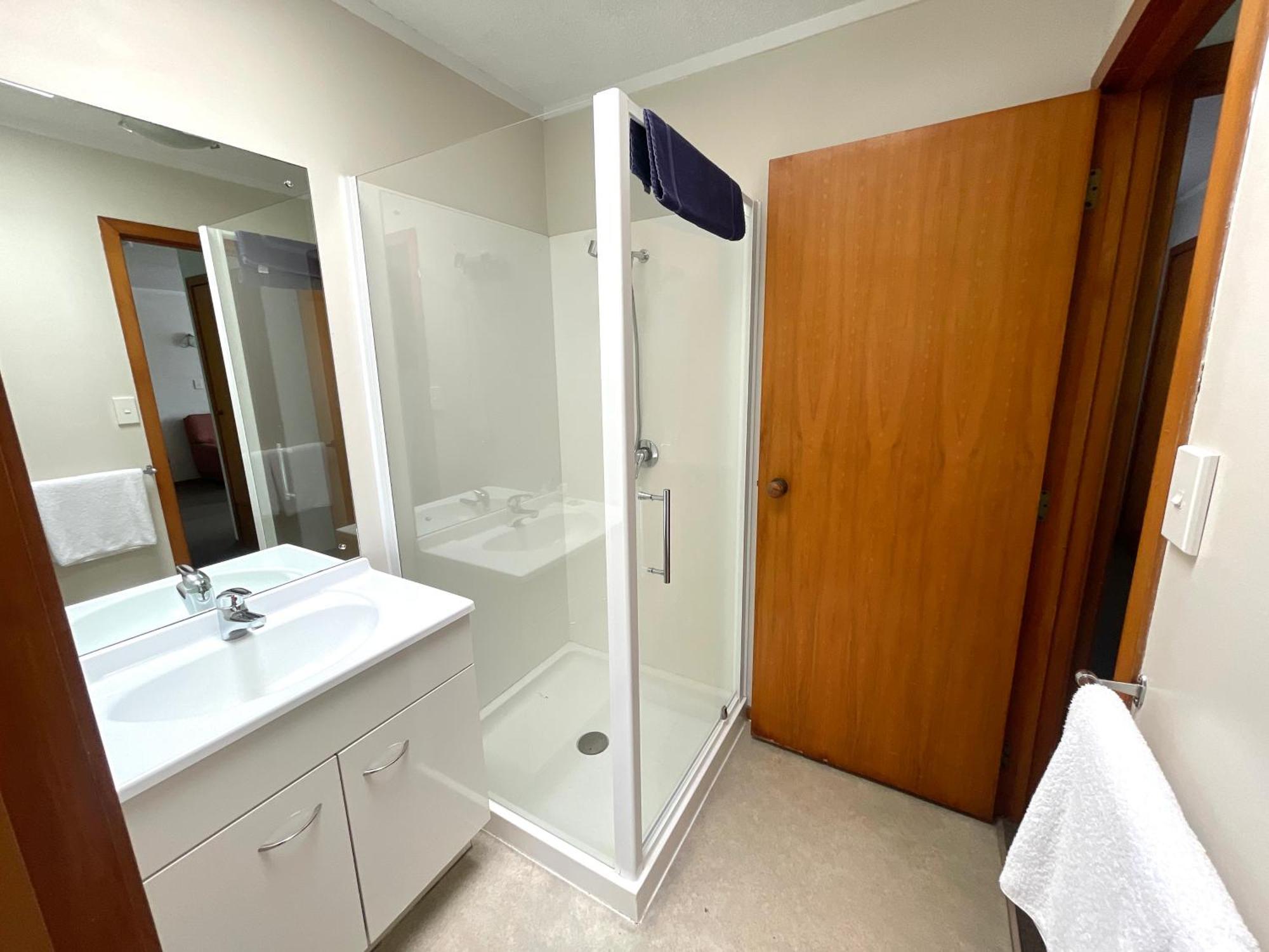 Hotel Browns Bay Olive Tree - Pet Friendly Family Auckland