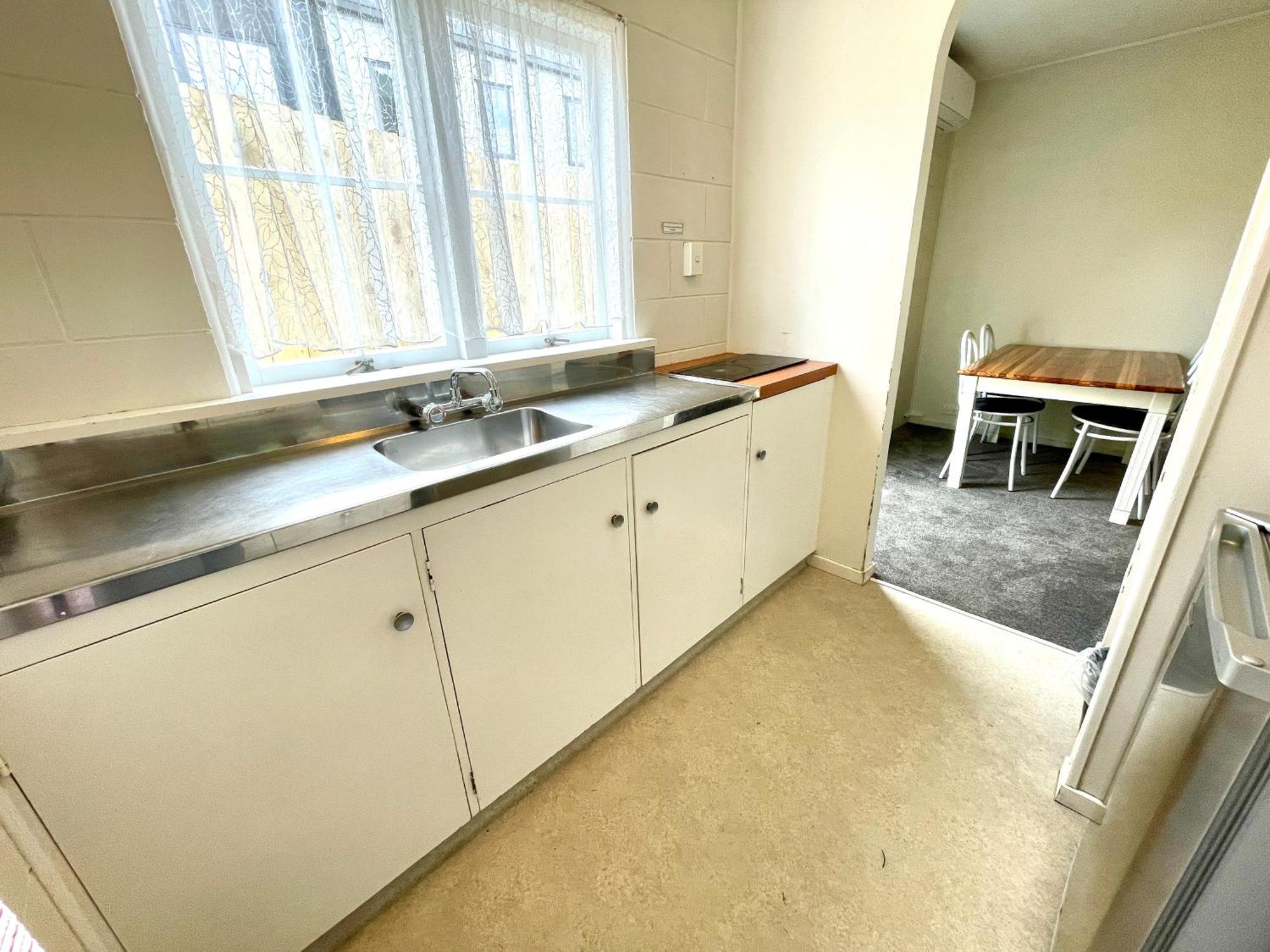 Browns Bay Olive Tree - Pet Friendly Family