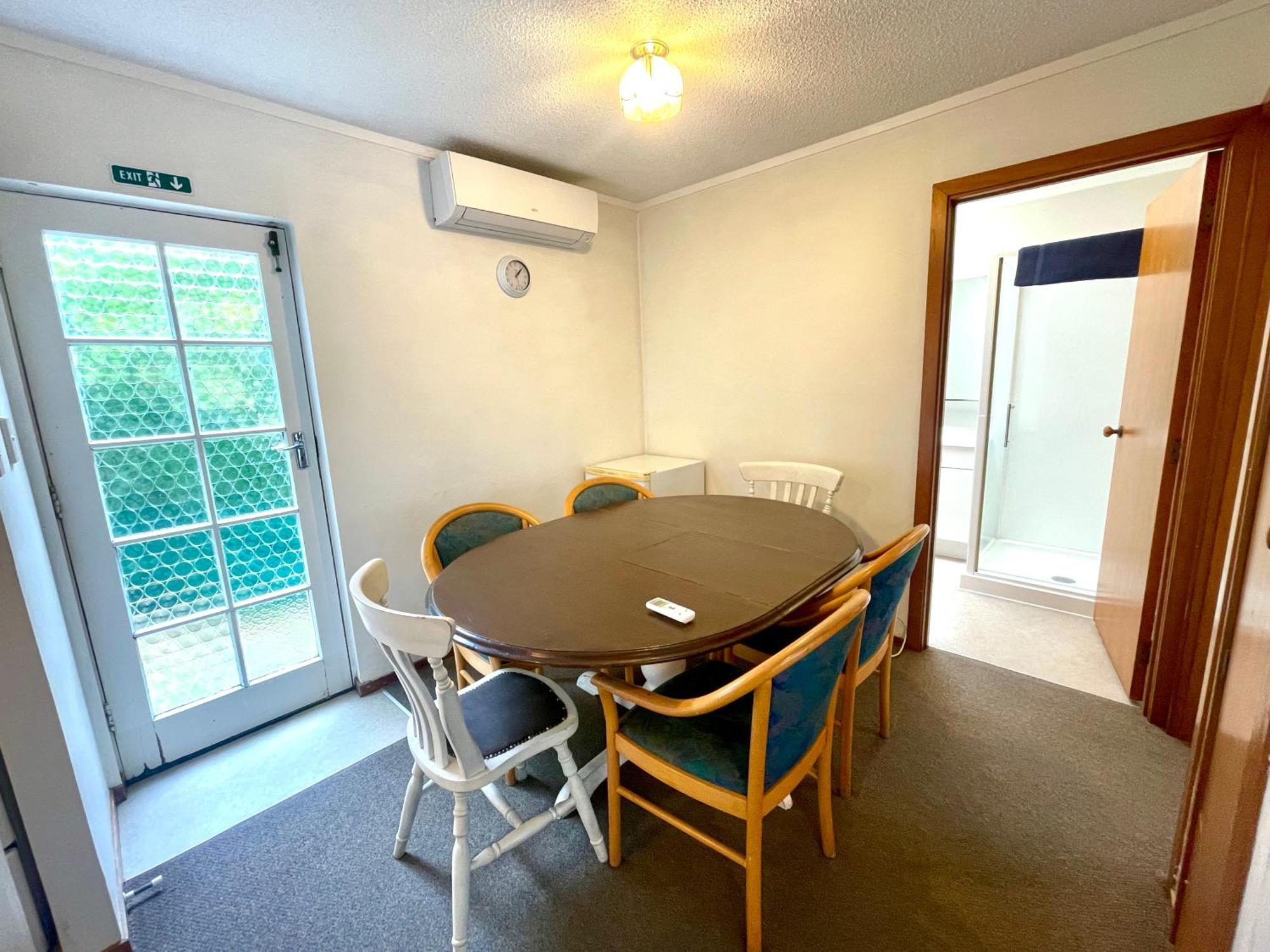 Hotel Browns Bay Olive Tree - Pet Friendly Family