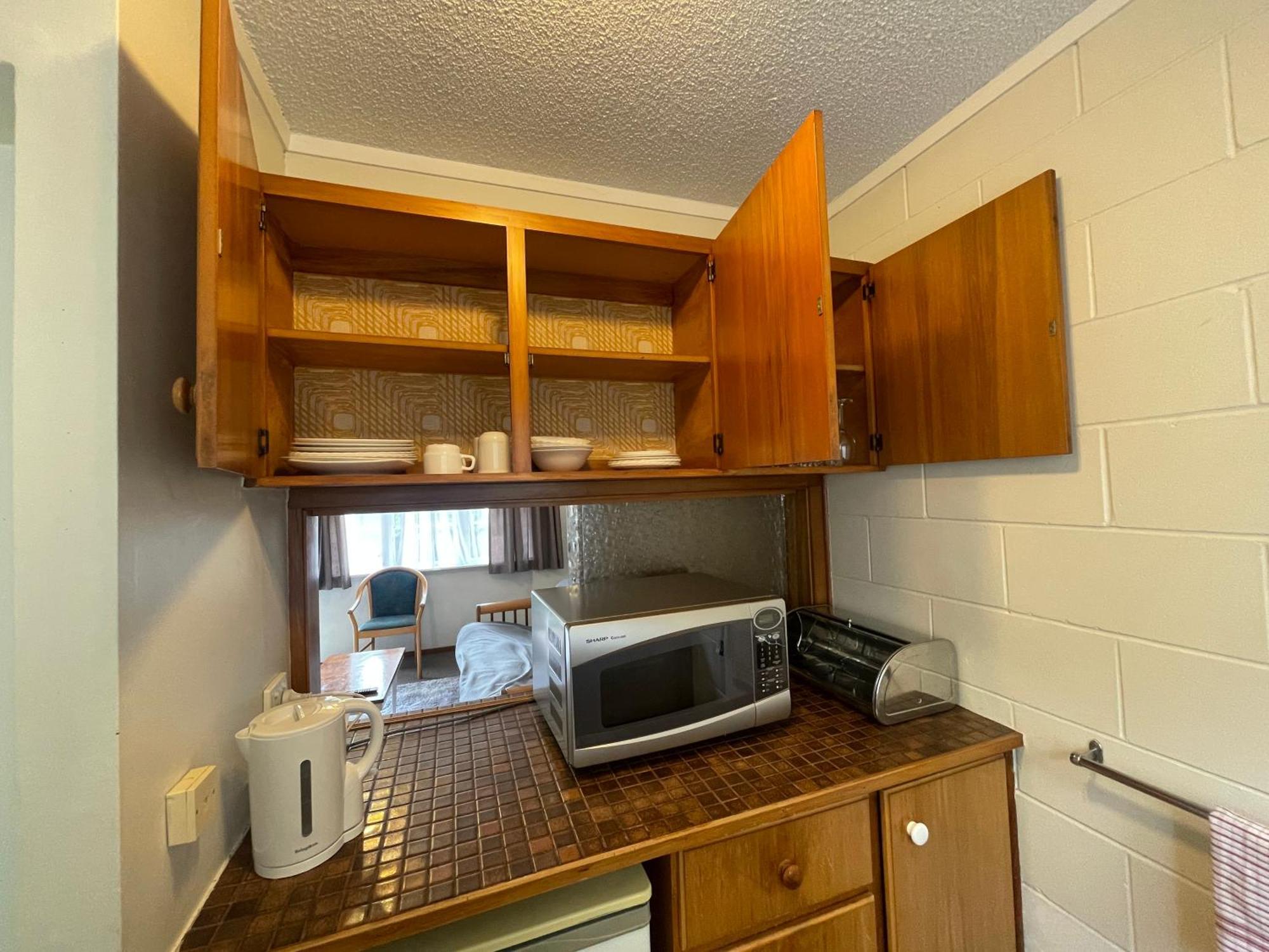 Browns Bay Olive Tree - Pet Friendly Family Hotel *