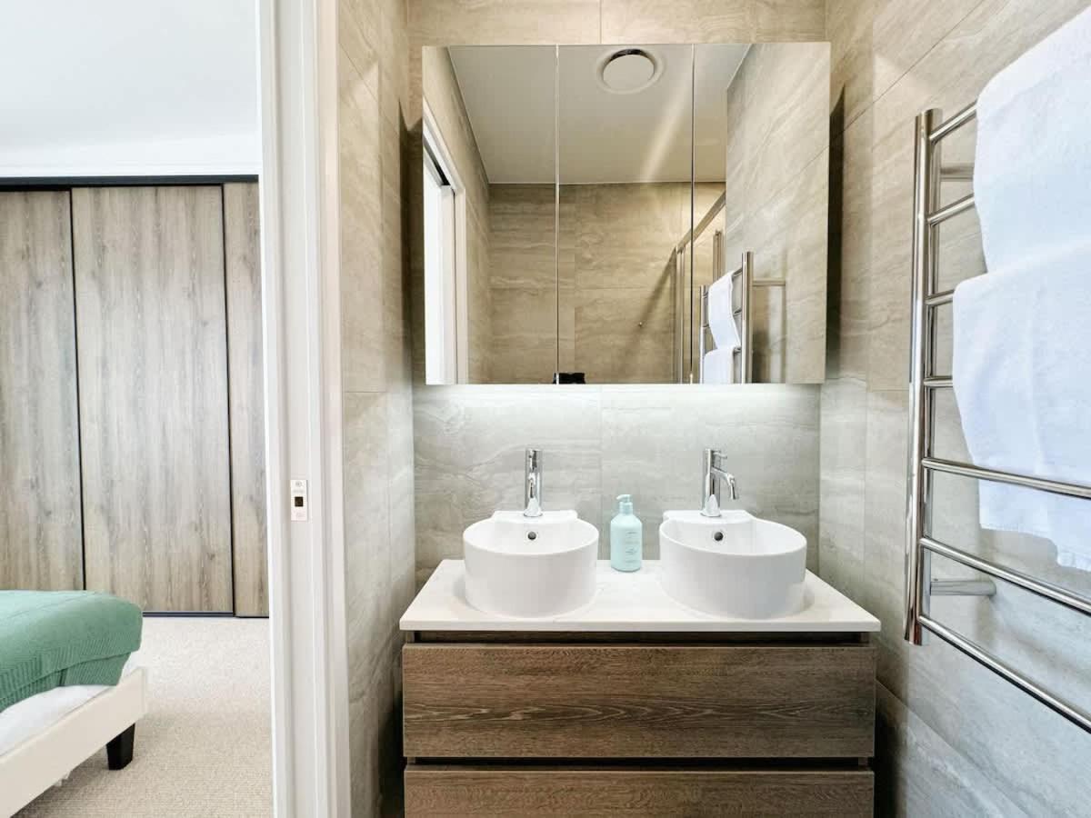 Garden Gem 2 Bdr & 1 Study Townhouse Near Center Holiday home Auckland