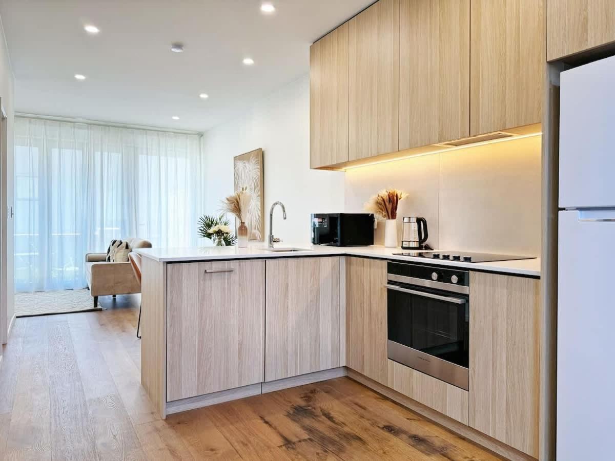 Garden Gem 2 Bdr & 1 Study Townhouse Near Center *