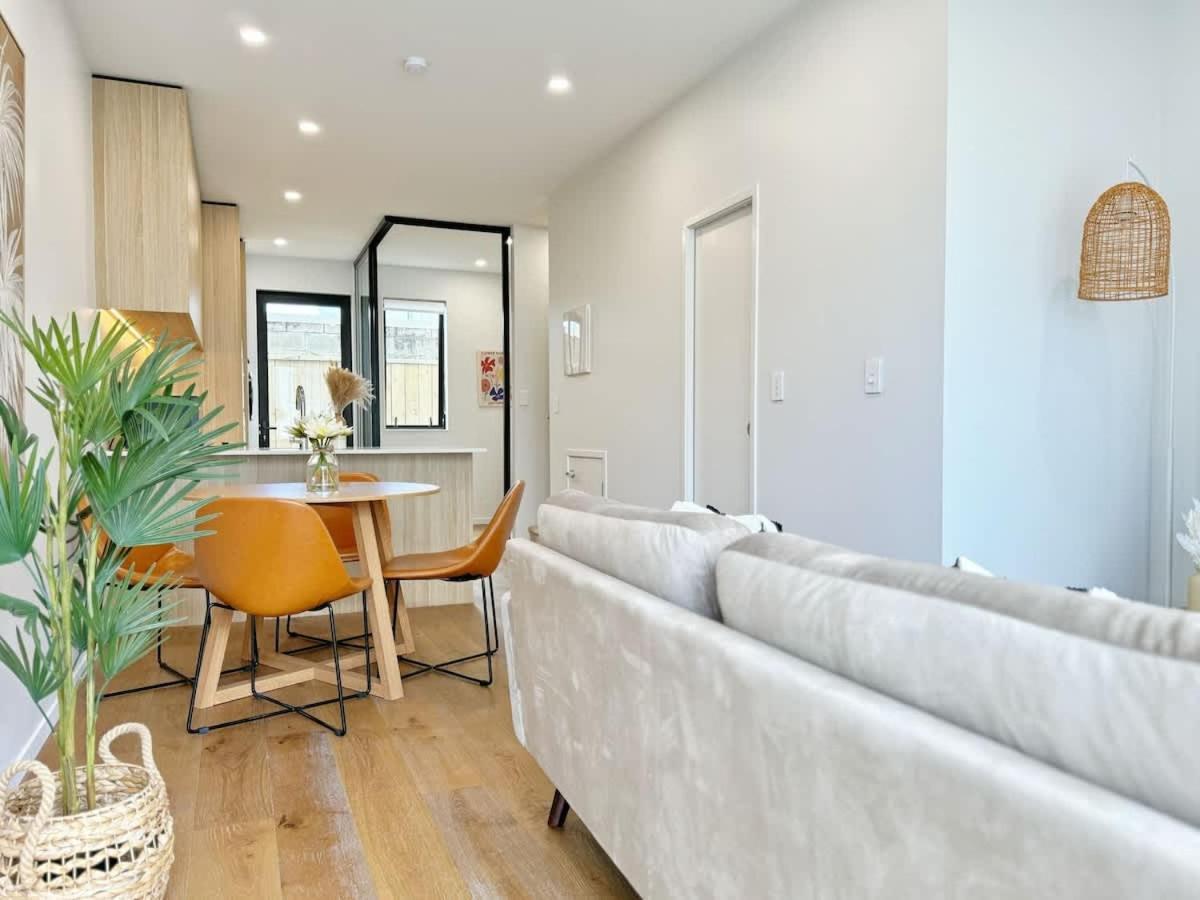 Garden Gem 2 Bdr & 1 Study Townhouse Near Center *