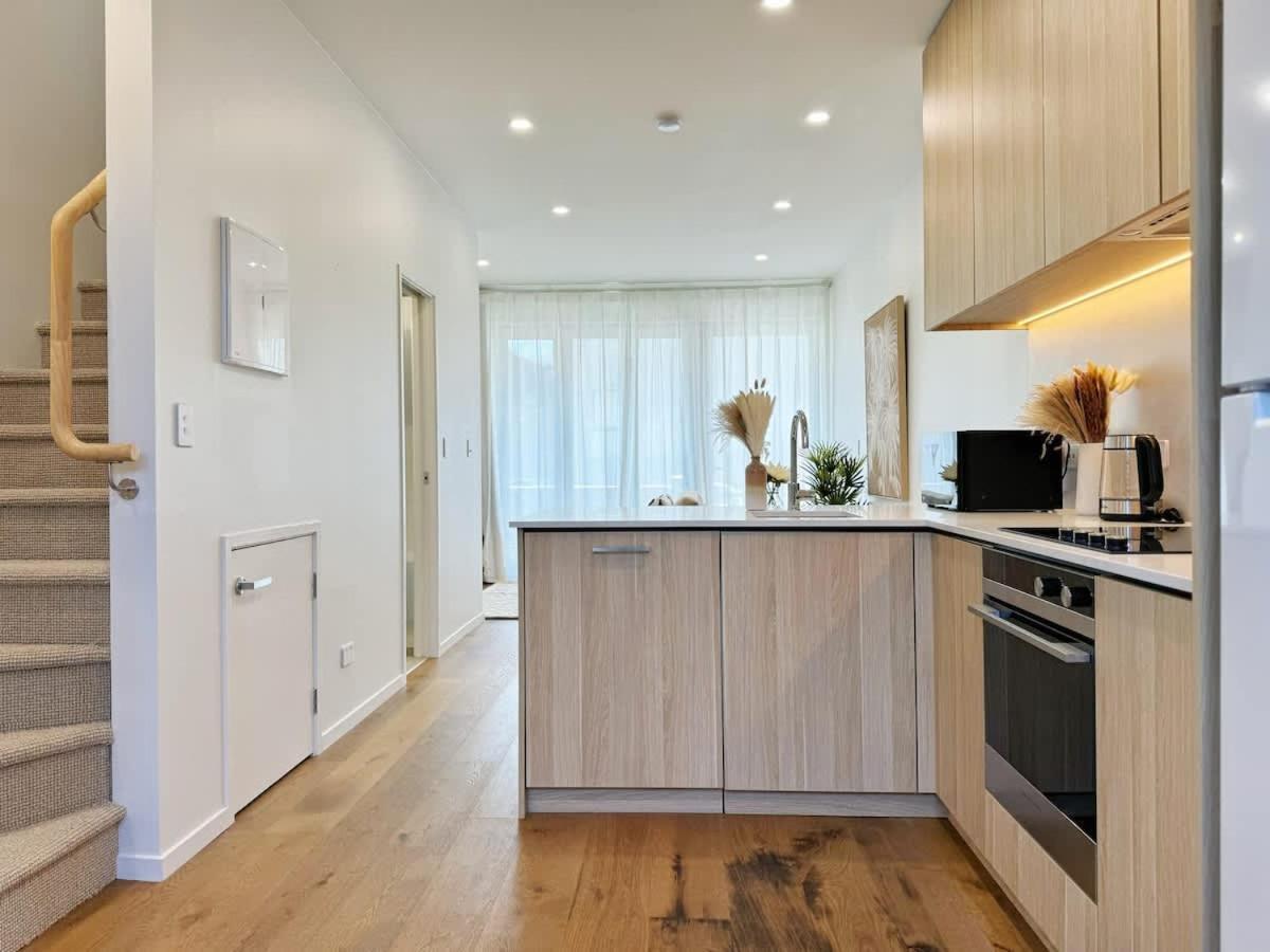 Garden Gem 2 Bdr & 1 Study Townhouse Near Center