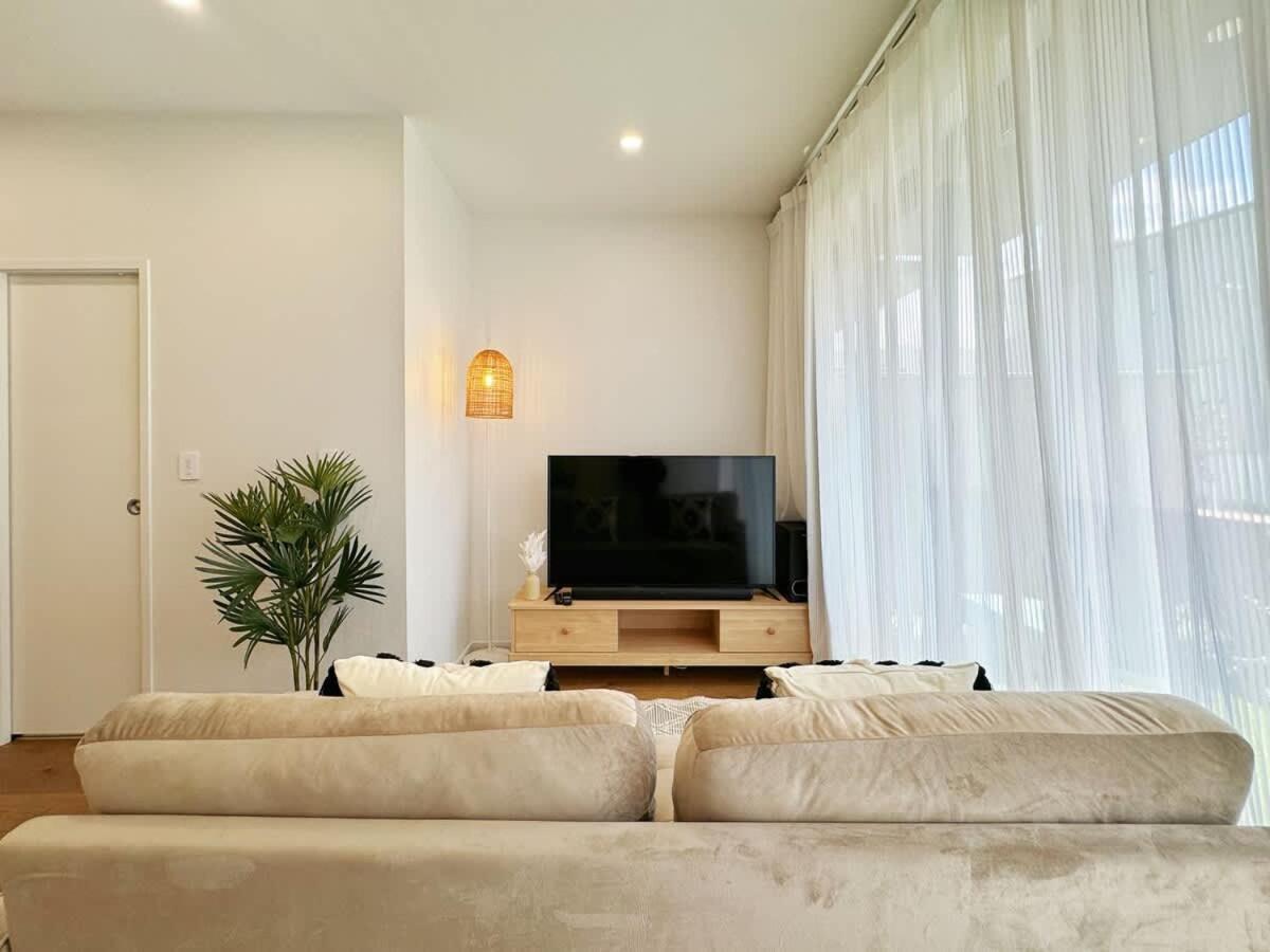 Garden Gem 2 Bdr & 1 Study Townhouse Near Center Holiday home *
