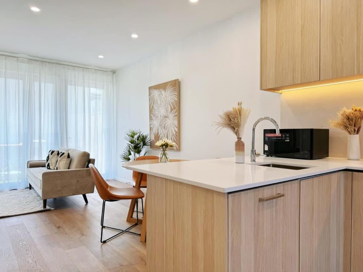 Garden Gem 2 Bdr & 1 Study Townhouse Near Center *