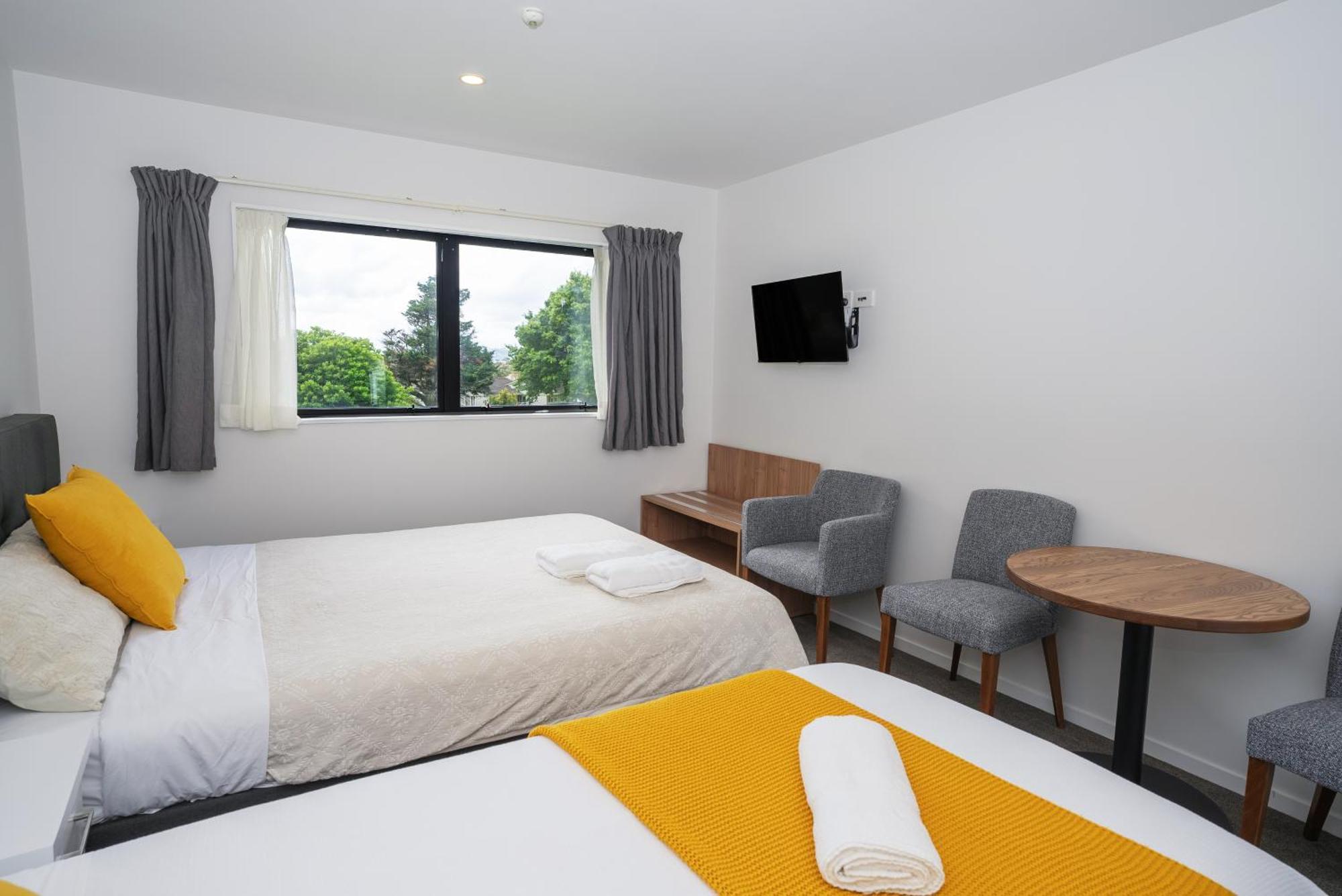 Yates Park Motel *