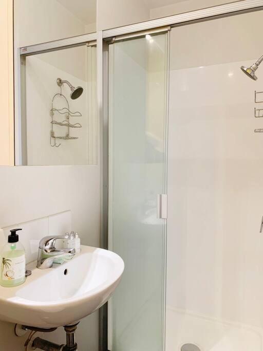 1br With Sea Views Over The Gulf * Auckland