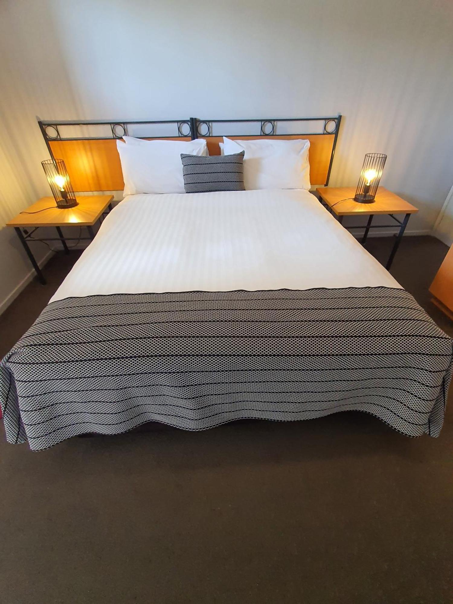 Motel Off Broadway 4*
