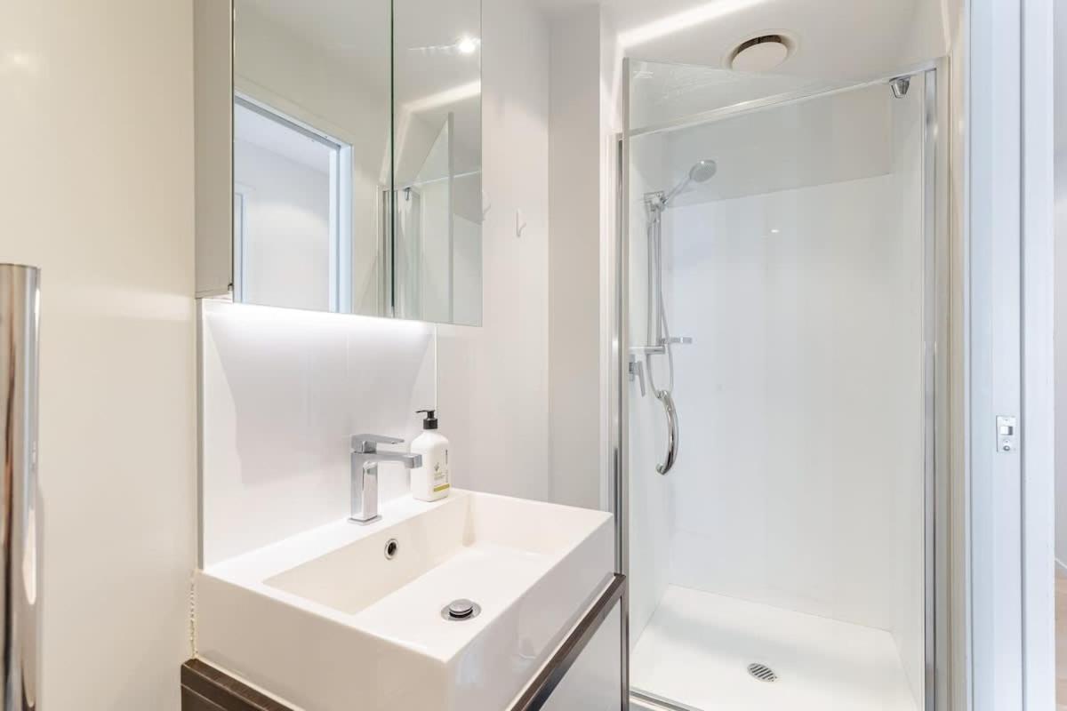 Sky Tower View 2br W Gym & Pool Access *