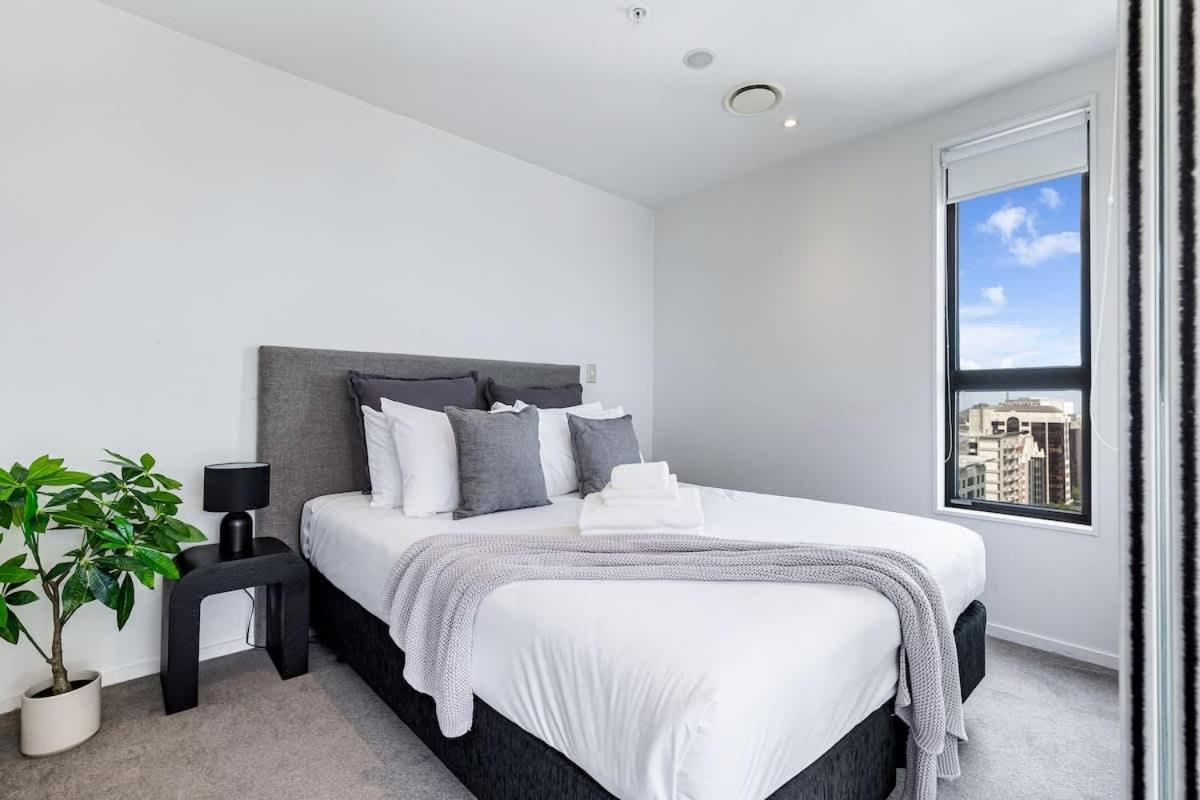 Sky Tower View 2br W Gym & Pool Access *