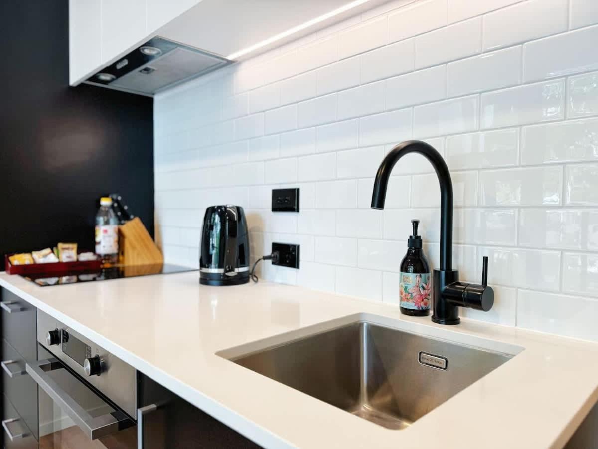 Apartment Location Cozy With Pool Gym & Sauna Nearby Skytower