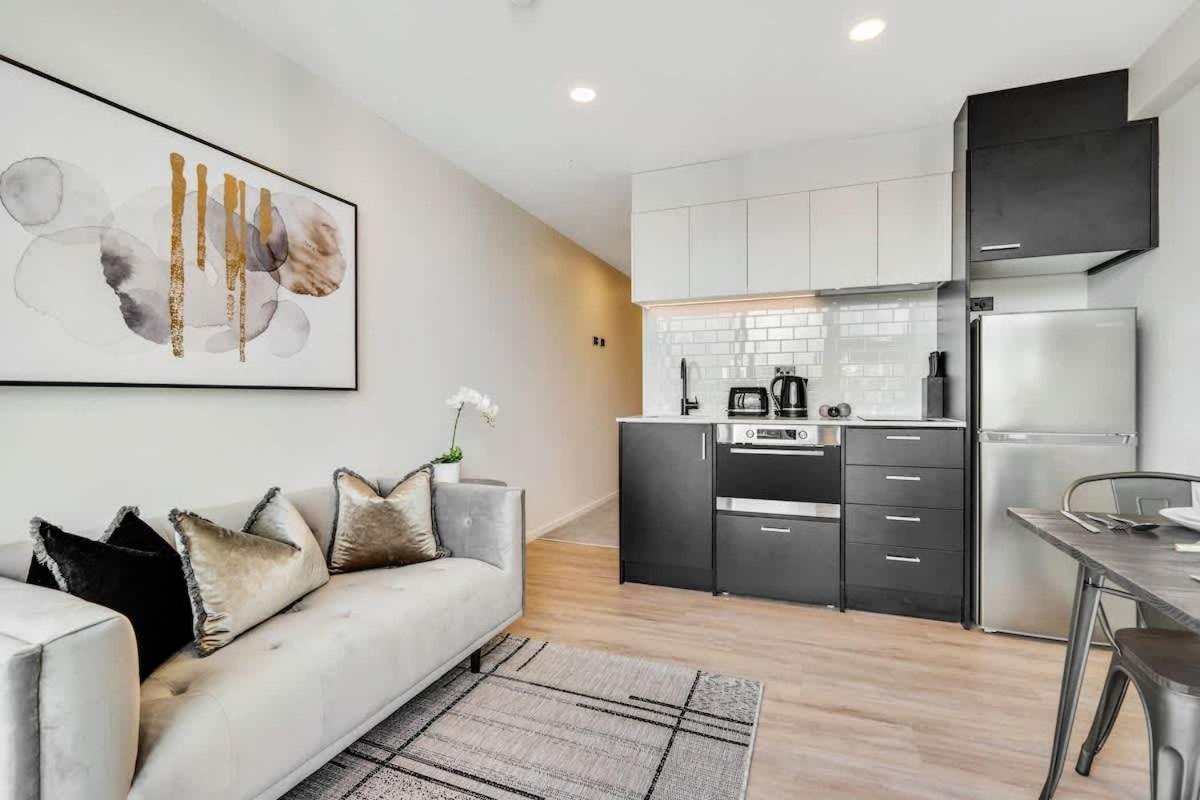 Apartment Modern Designed Ac 1b With Pool Gym Sauna In Cbd *