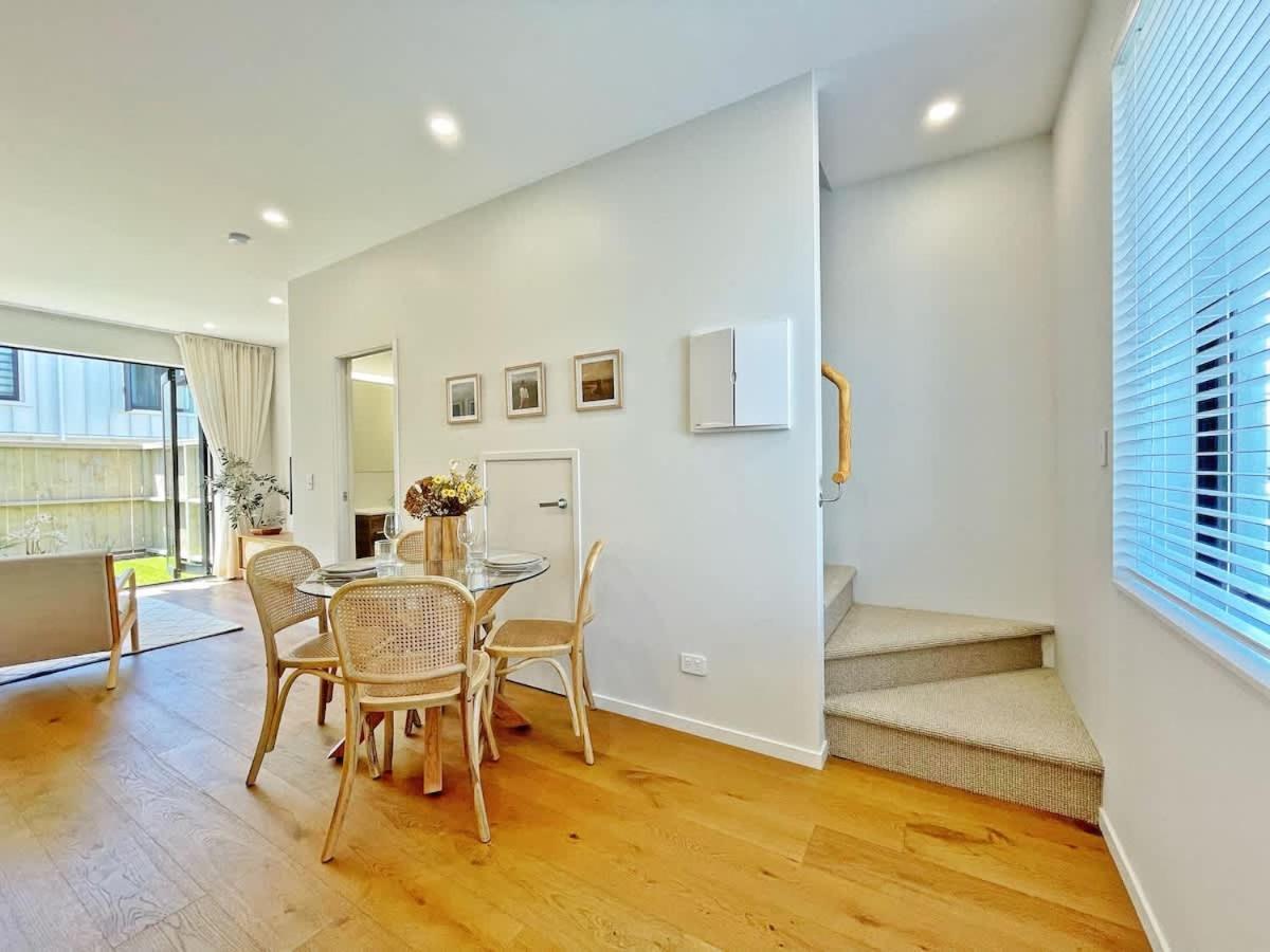 Rare Retreat Stylish 2br Townhouse Vs Ac & Parking Holiday home Auckland