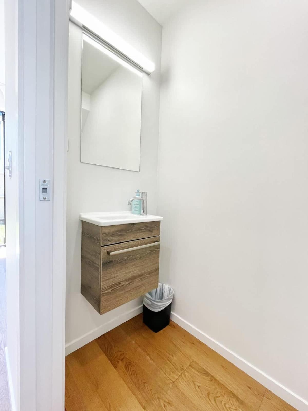 Rare Retreat Stylish 2br Townhouse Vs Ac & Parking Holiday home
