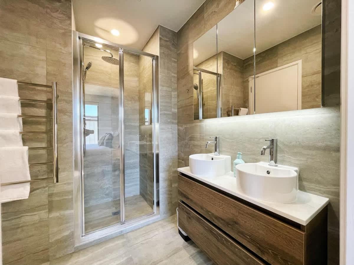 Holiday home Rare Retreat Stylish 2br Townhouse Vs Ac & Parking *