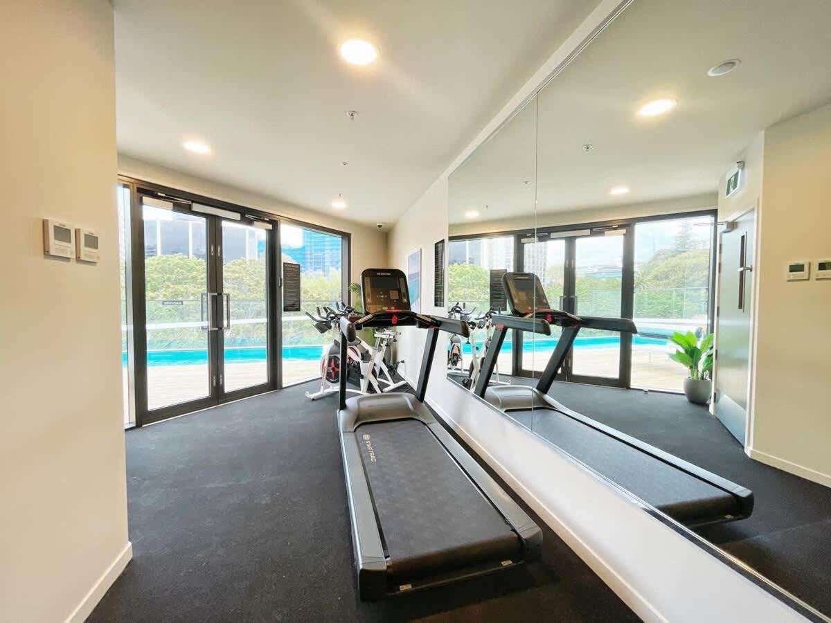Tree-lined Parkside With Pool & Gym Apartment