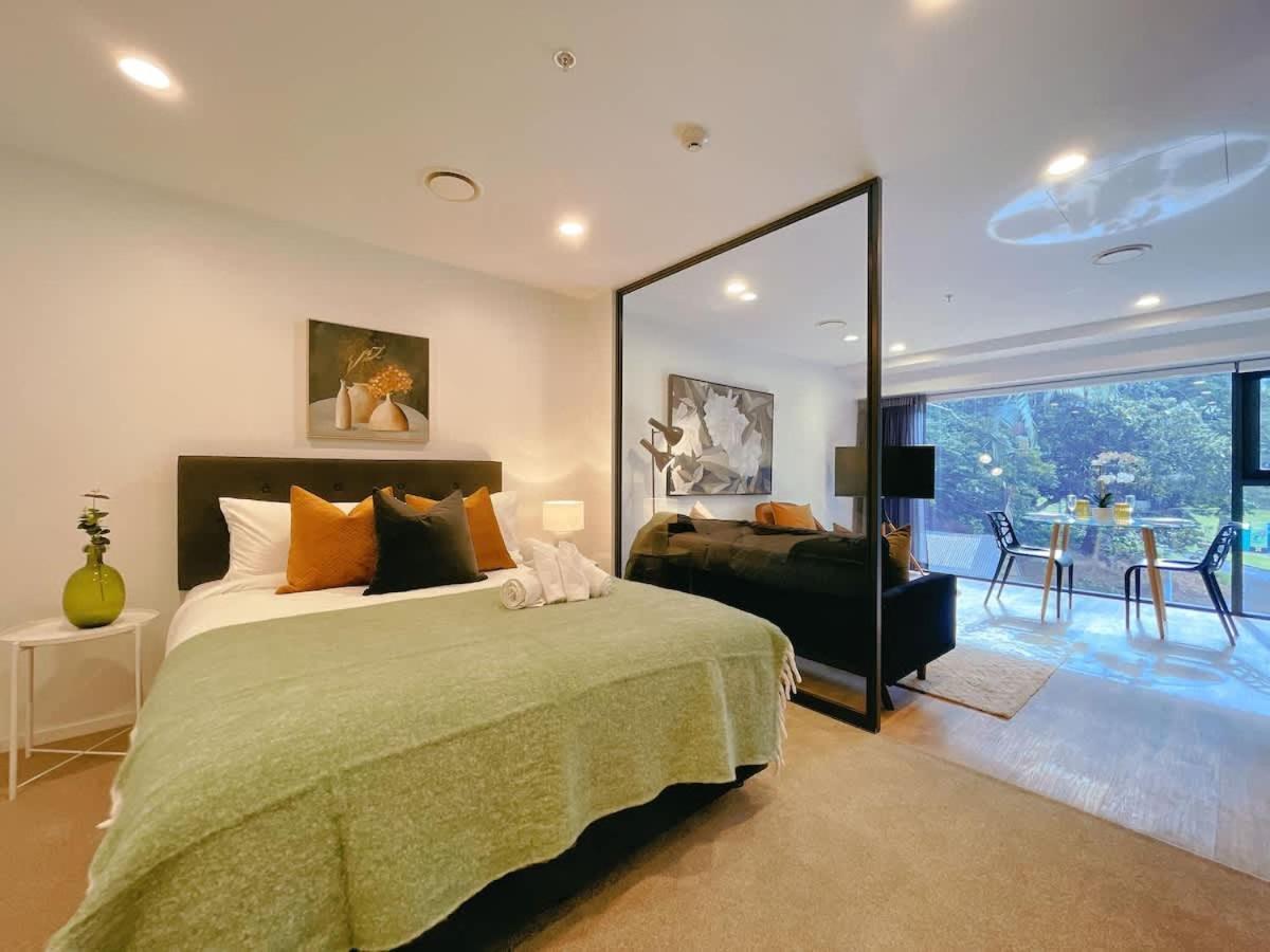 Tree-lined Parkside With Pool & Gym Apartment *