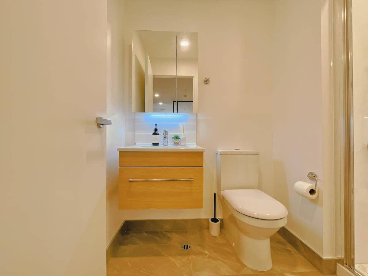 Apartment Tree-lined Parkside With Pool & Gym Auckland