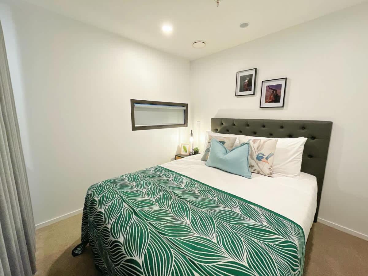 Incredible Park & Skytower View - Free Parking & Ac