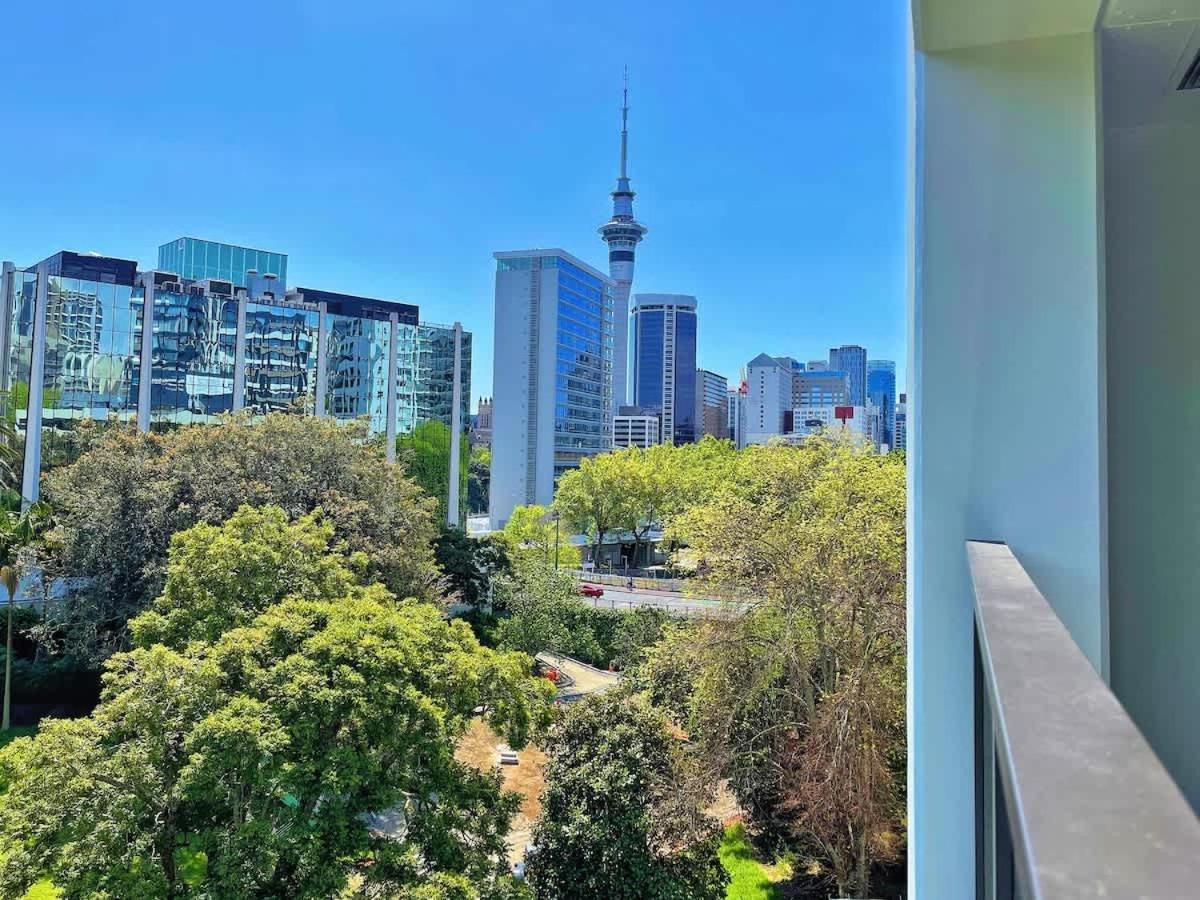 Incredible Park & Skytower View - Free Parking & Ac