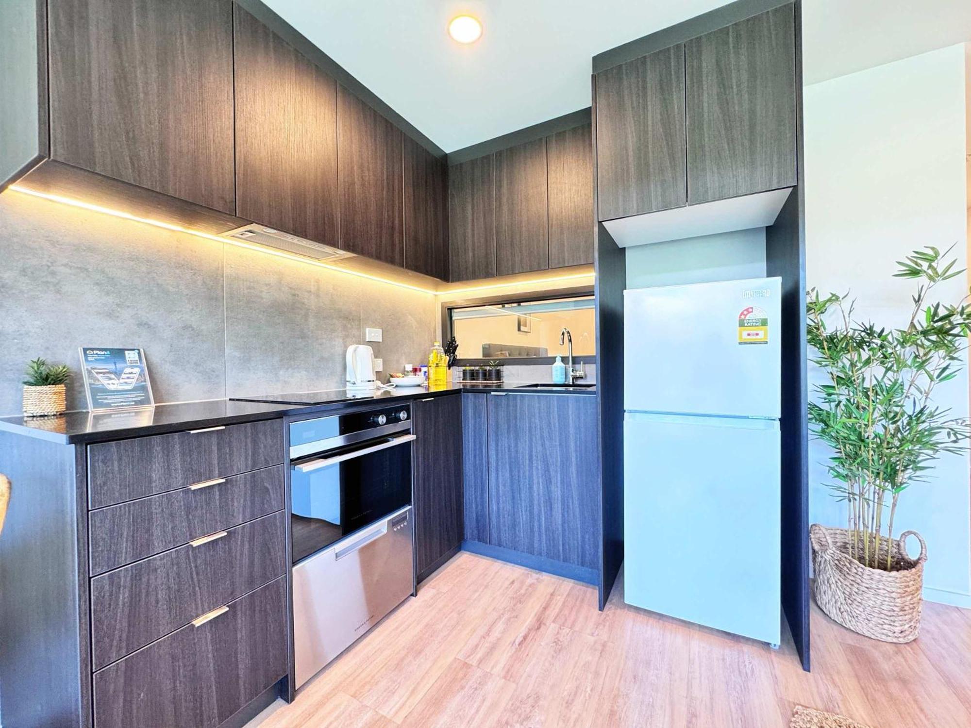 Incredible Park & Skytower View - Free Parking & Ac