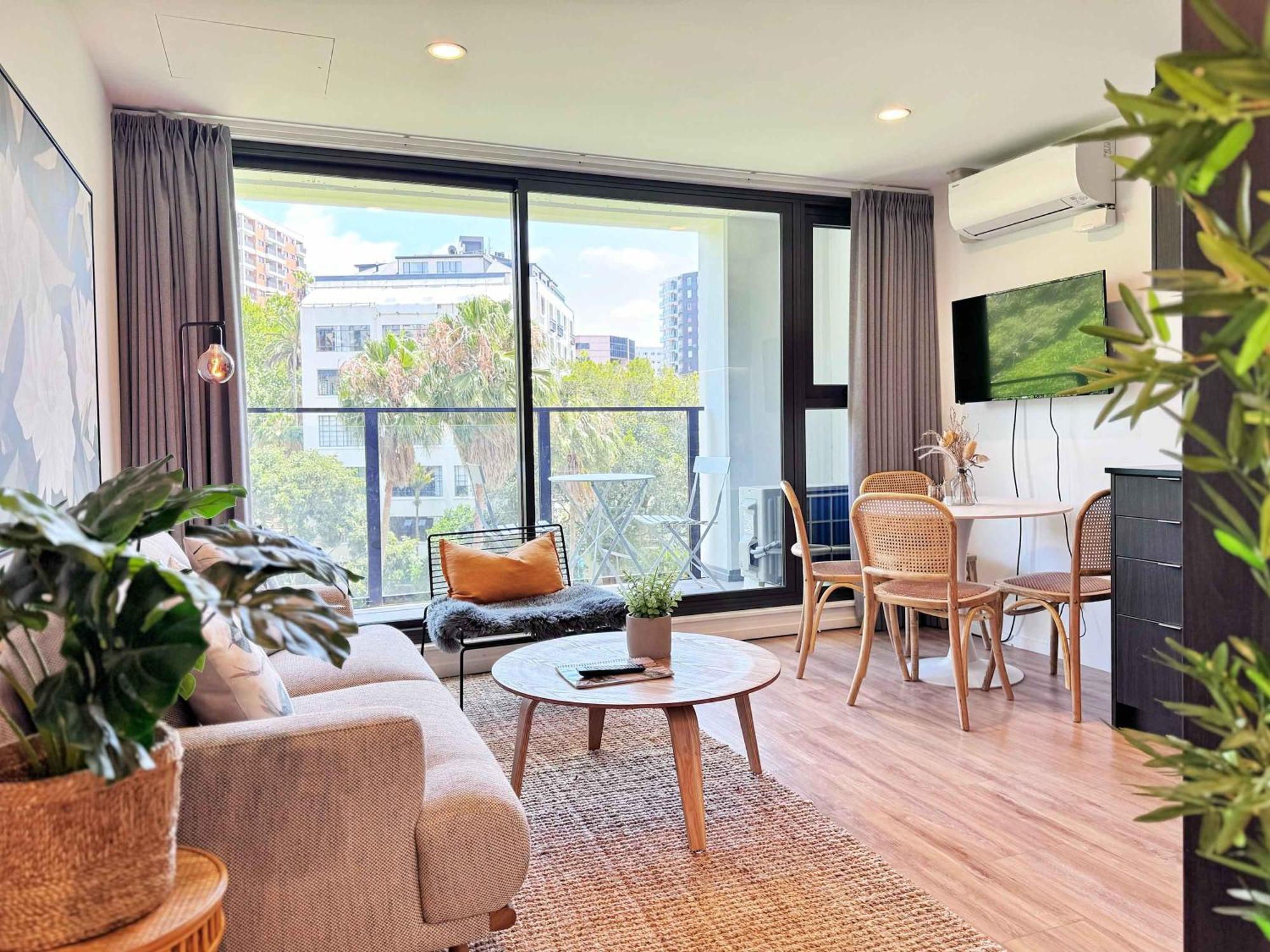 Incredible Park & Skytower View - Free Parking & Ac Apartment