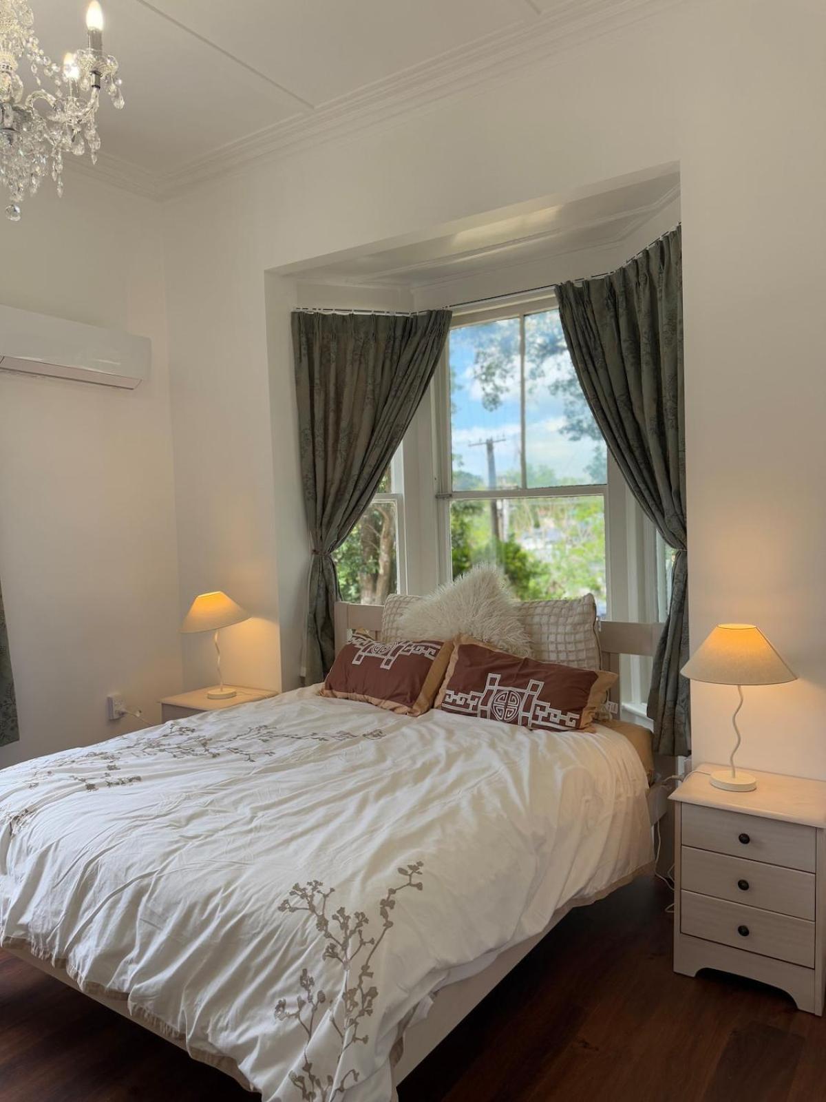 Free Parking,5 Minutes To City, Bus At The Door, 100-year-old Building At The Foot Of Mount Eden Park,unit 1 Auckland