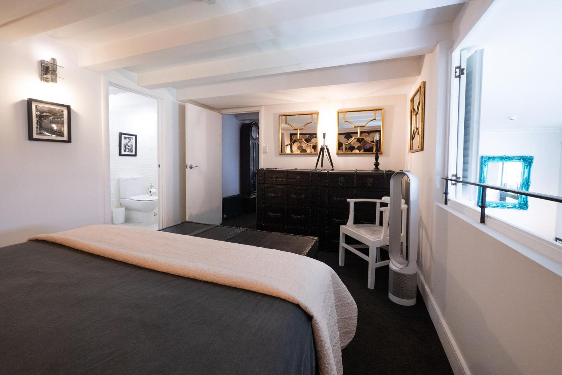 Stunning Comfort And Artistic Boutique Apartment *