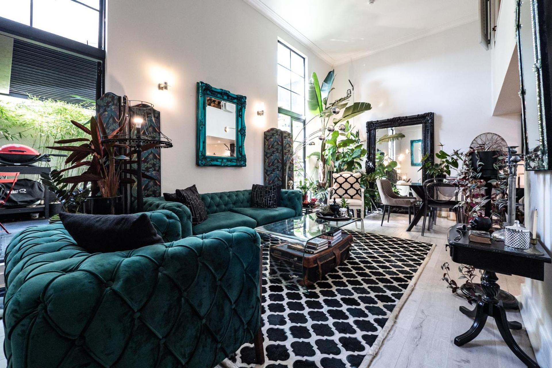 Stunning Comfort And Artistic Boutique Apartment